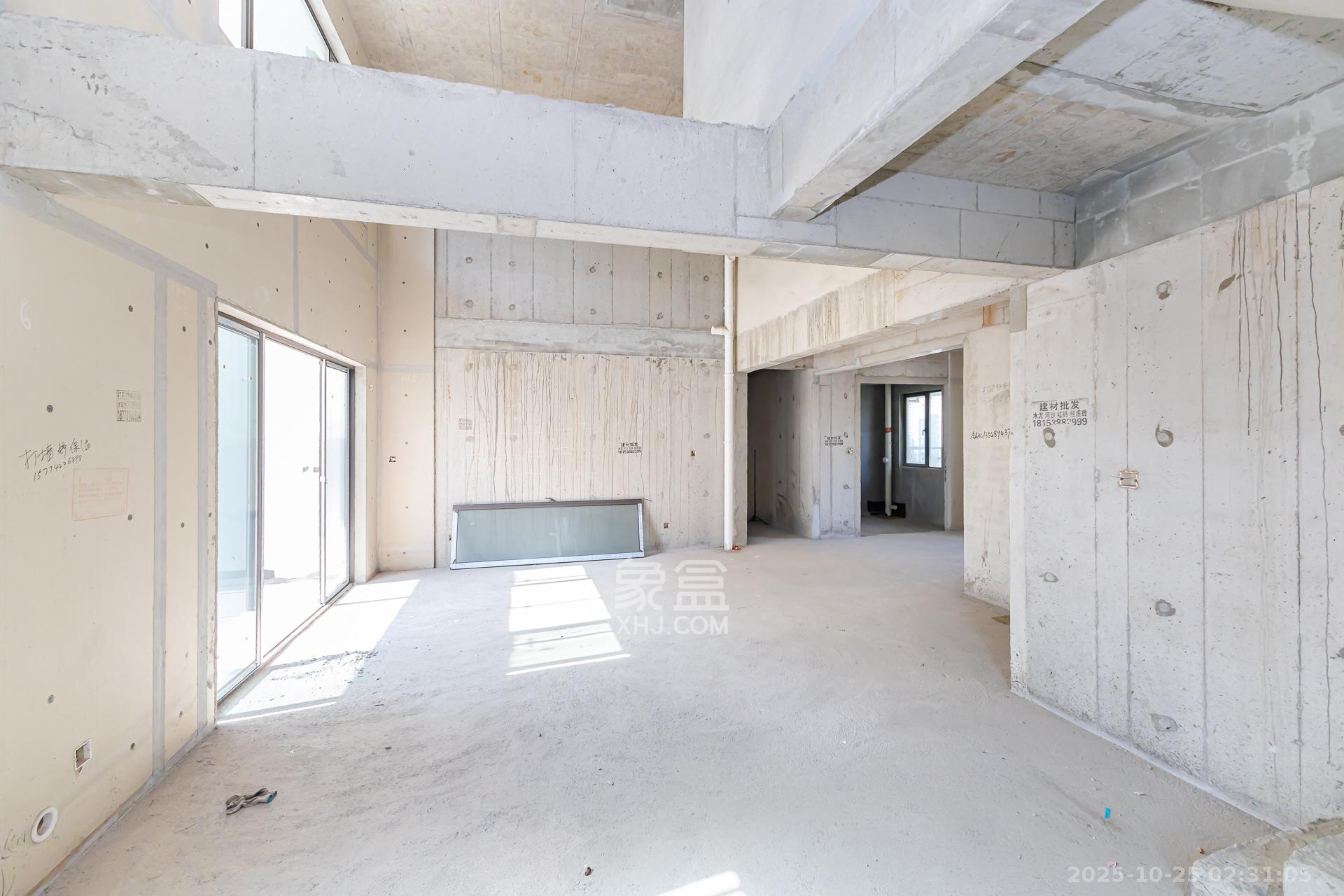 润和湘江天地C区 4室2厅2卫 160.0万 润和湘江天地C区 4室2厅2卫 160.0万客厅