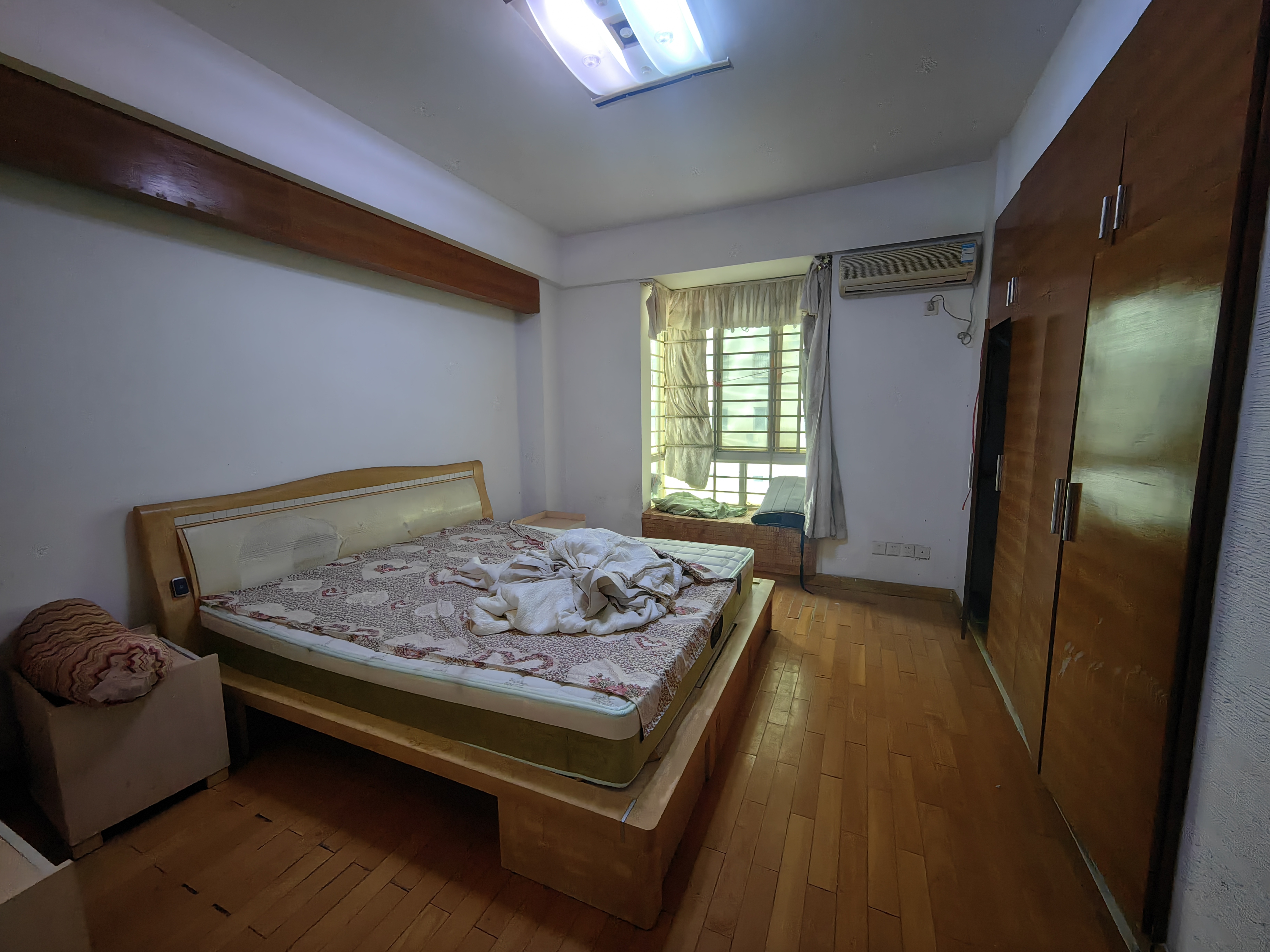 凯建公寓  3室2厅2卫    150.0万 凯建公寓  3室2厅2卫    150.0万客厅