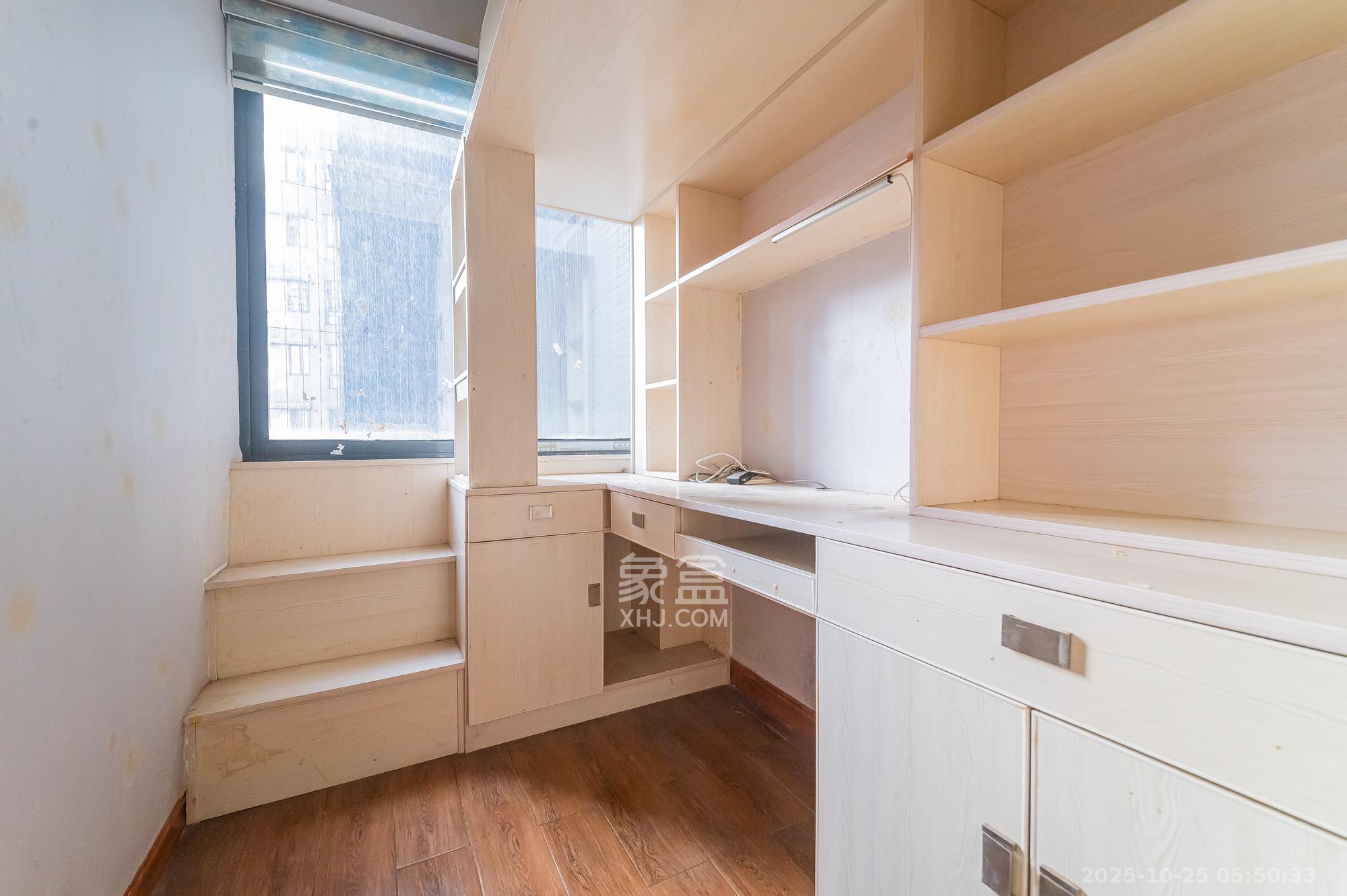 恒基凯旋门一二期 2室2厅1卫 58.8万 恒基凯旋门一二期 2室2厅1卫 58.8万卧室