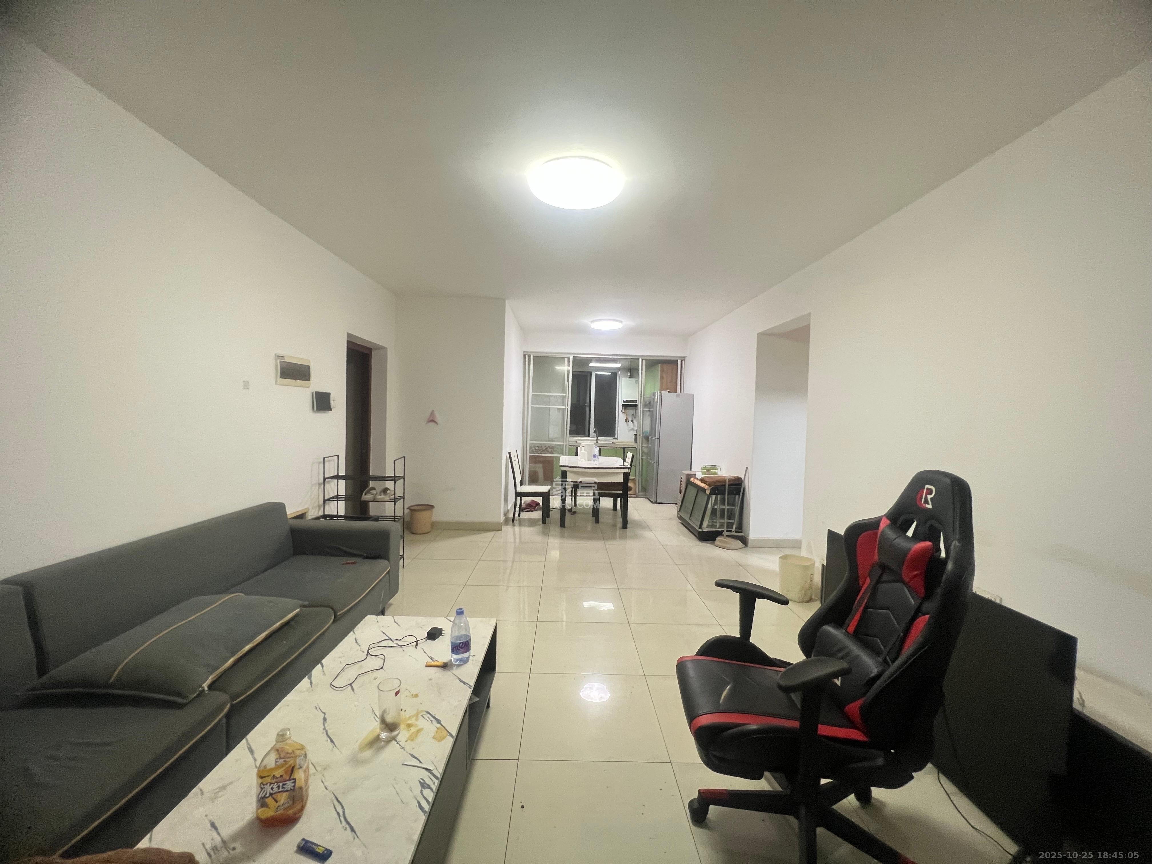 恒广国际景园一二区  3室2厅2卫    2300.0元/月