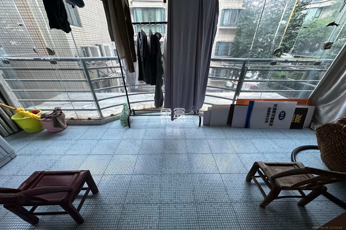 华丽家族 1室1厅1卫 750.0元/月 华丽家族 1室1厅1卫 750.0元/月室内图