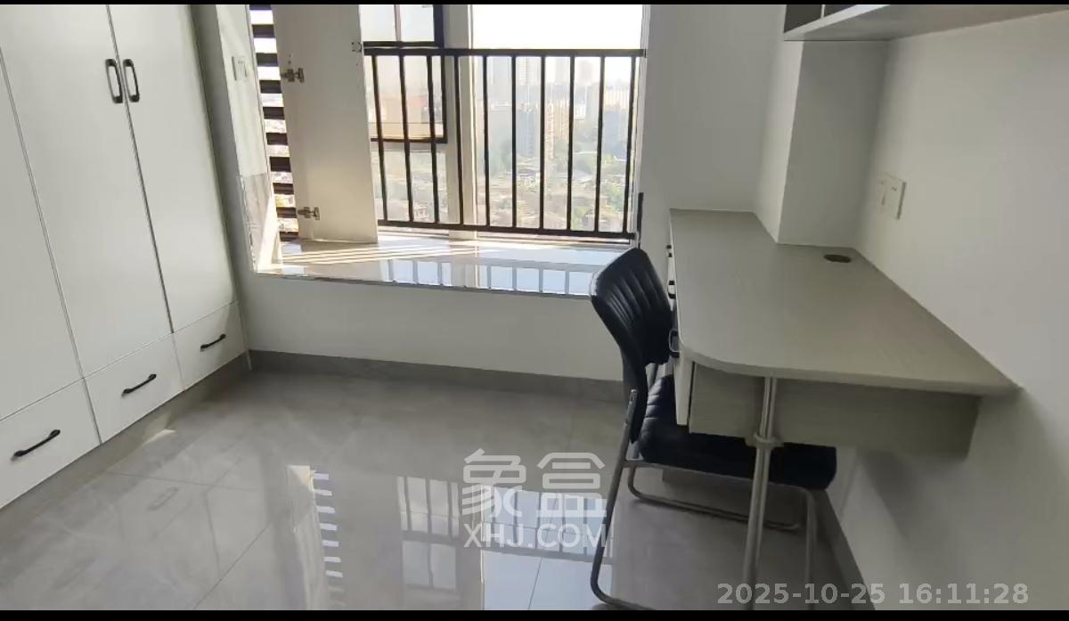 保利香槟国际 1室1厅1卫 1300.0元/月 保利香槟国际 1室1厅1卫 1300.0元/月室内图