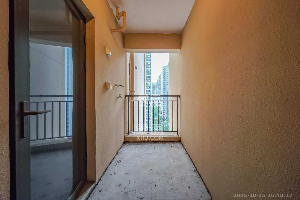 长沙雅居乐花园 1室0厅0卫 69.8万 长沙雅居乐花园 1室0厅0卫 69.8万阳台