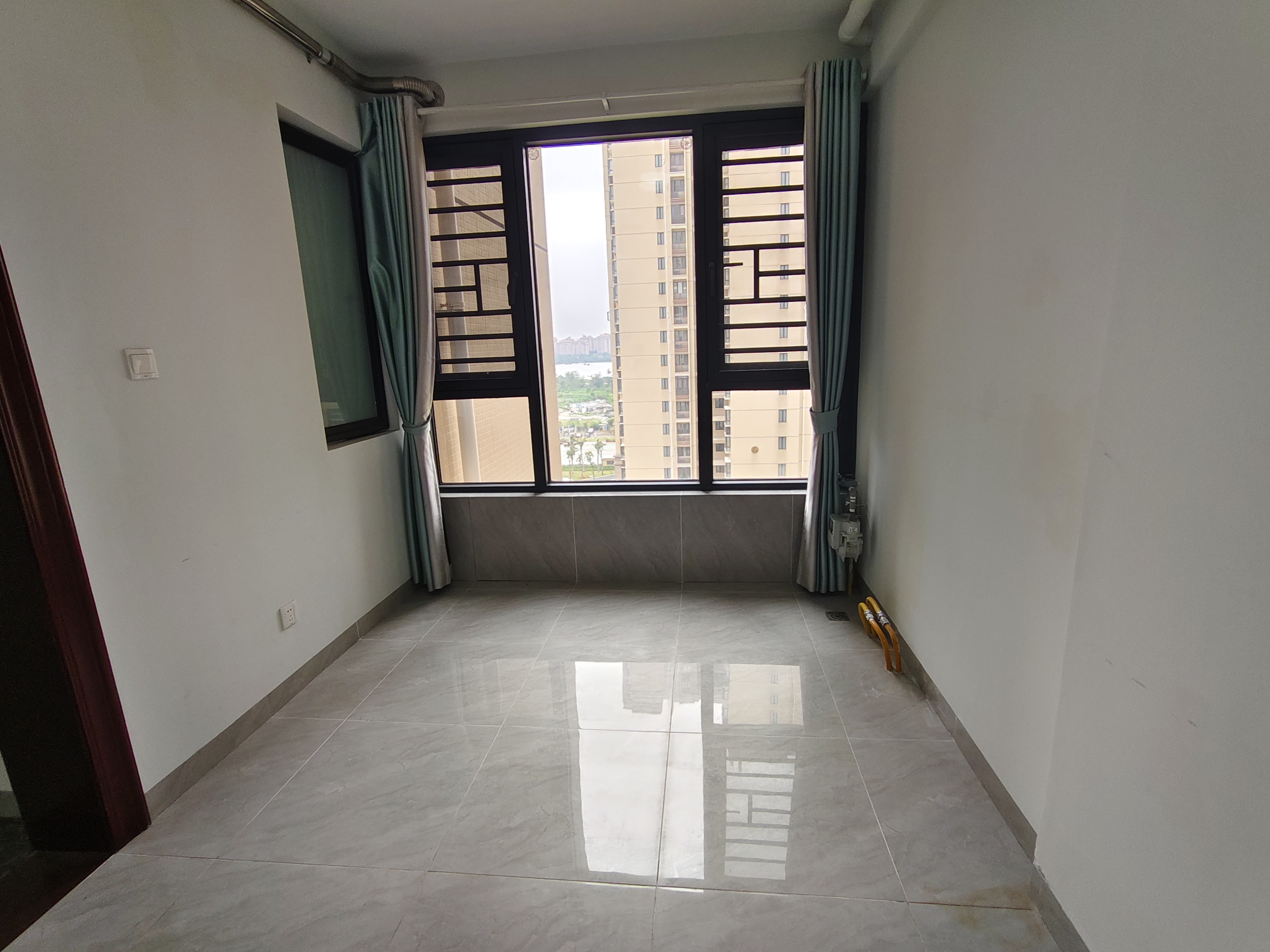 和风家园二期碧海居  3室2厅2卫    2300.0元/月