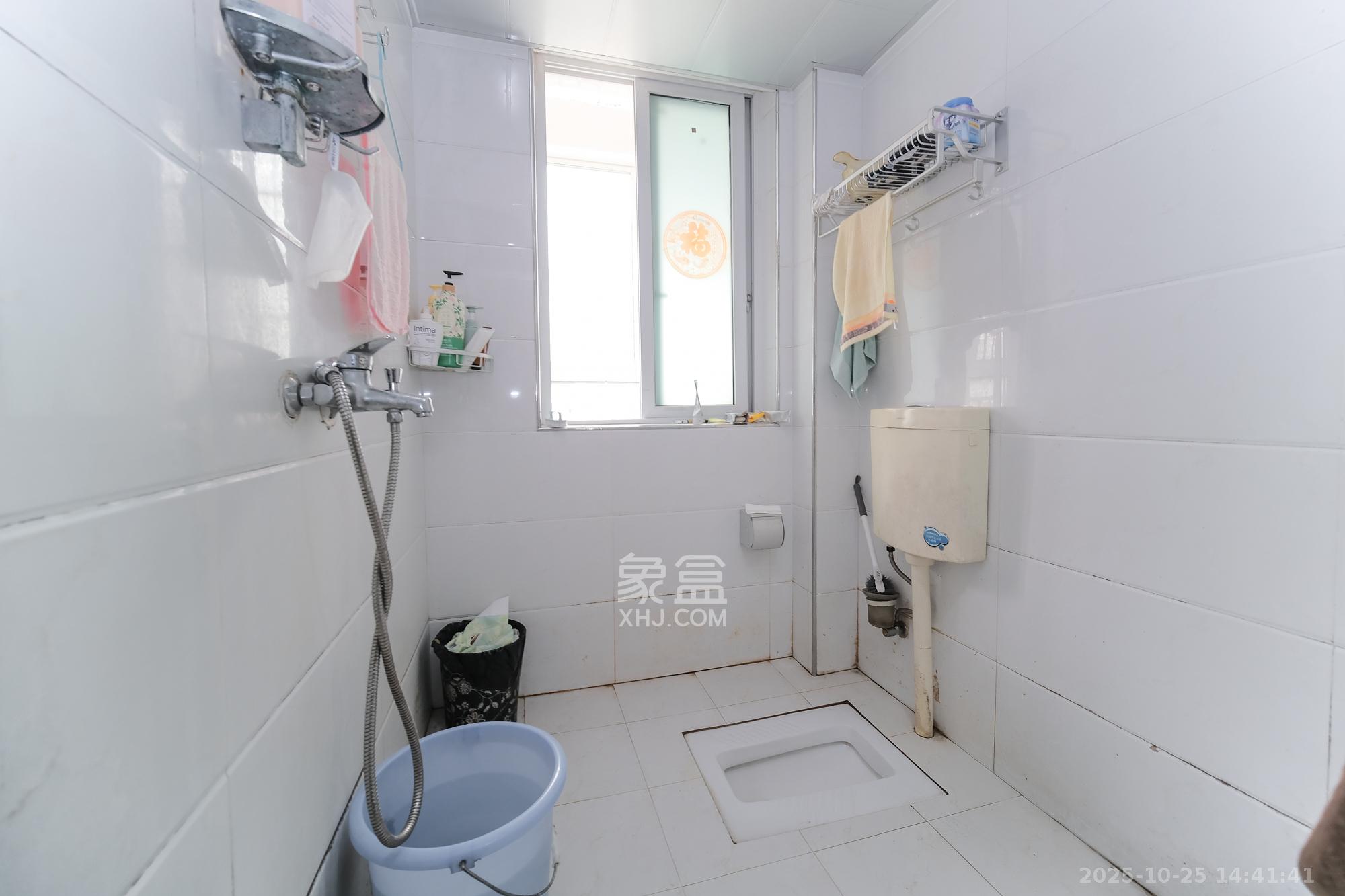 红树湾  3室2厅2卫    62.0万 红树湾  3室2厅2卫    62.0万卫生间