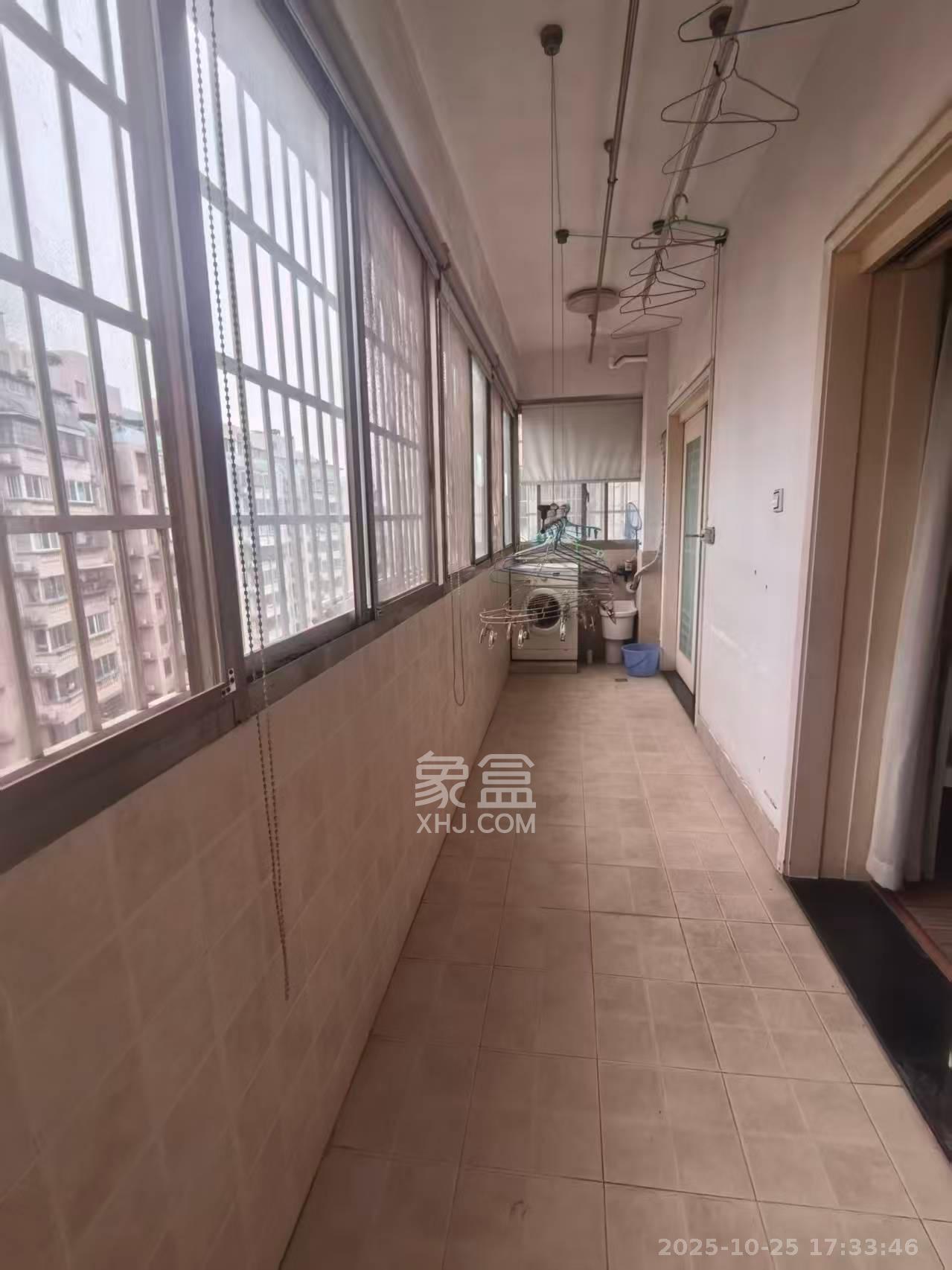 麓谷雅园  4室2厅2卫    2800.0元/月室内图