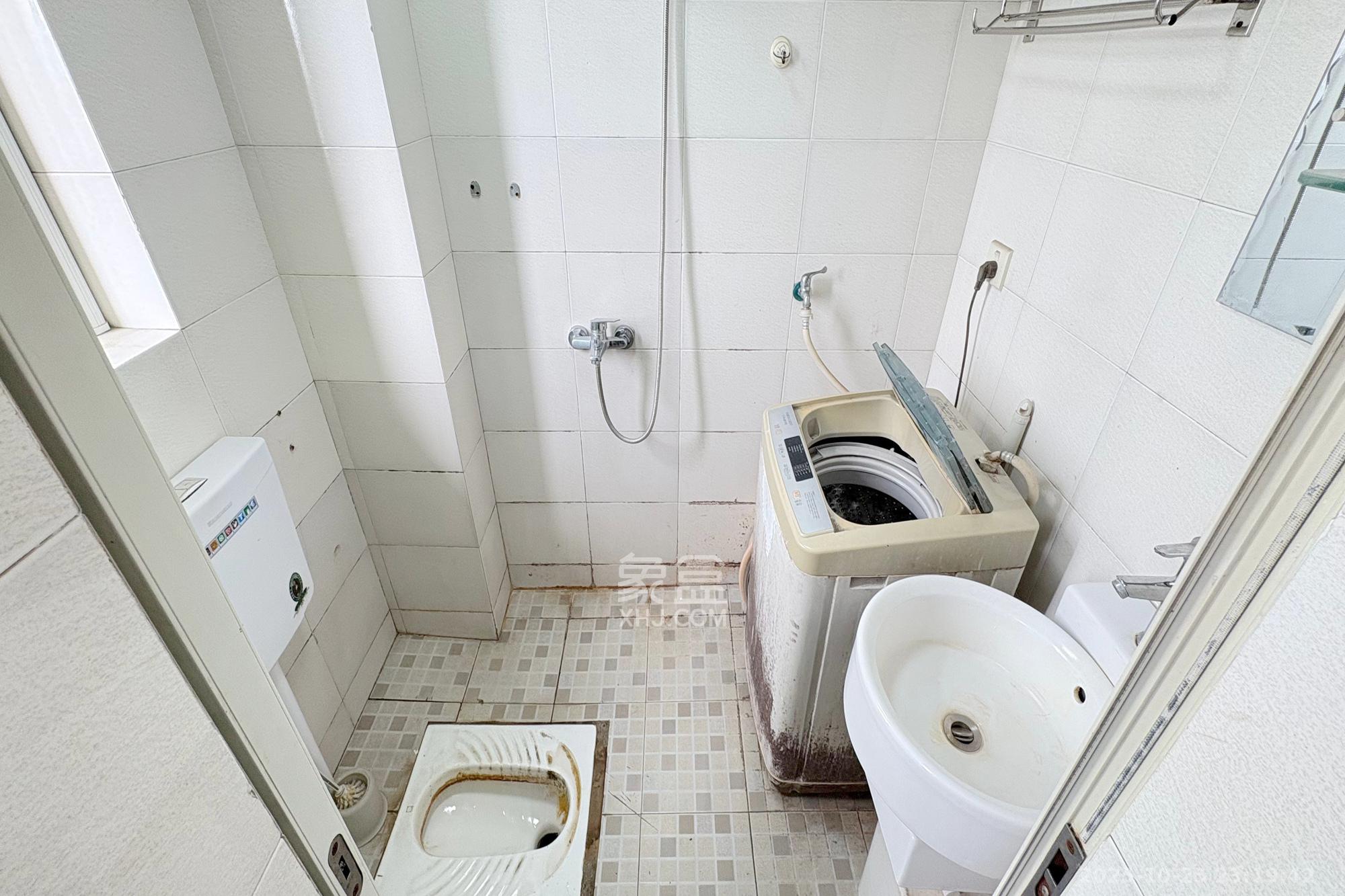 星典时代  1室1厅1卫    34.0万卫生间