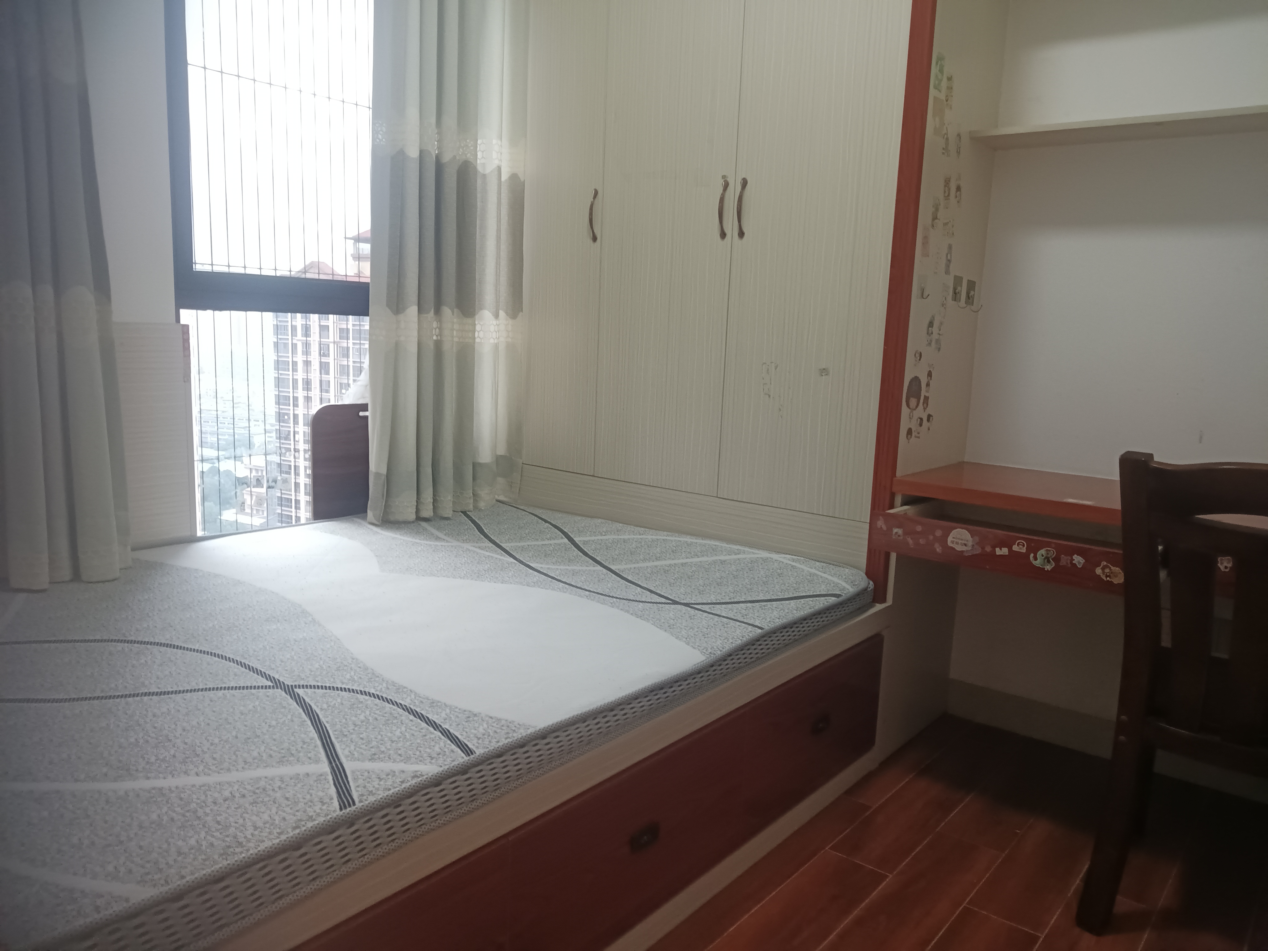 金钟时代城  3室2厅2卫    1800.0元/月室内图