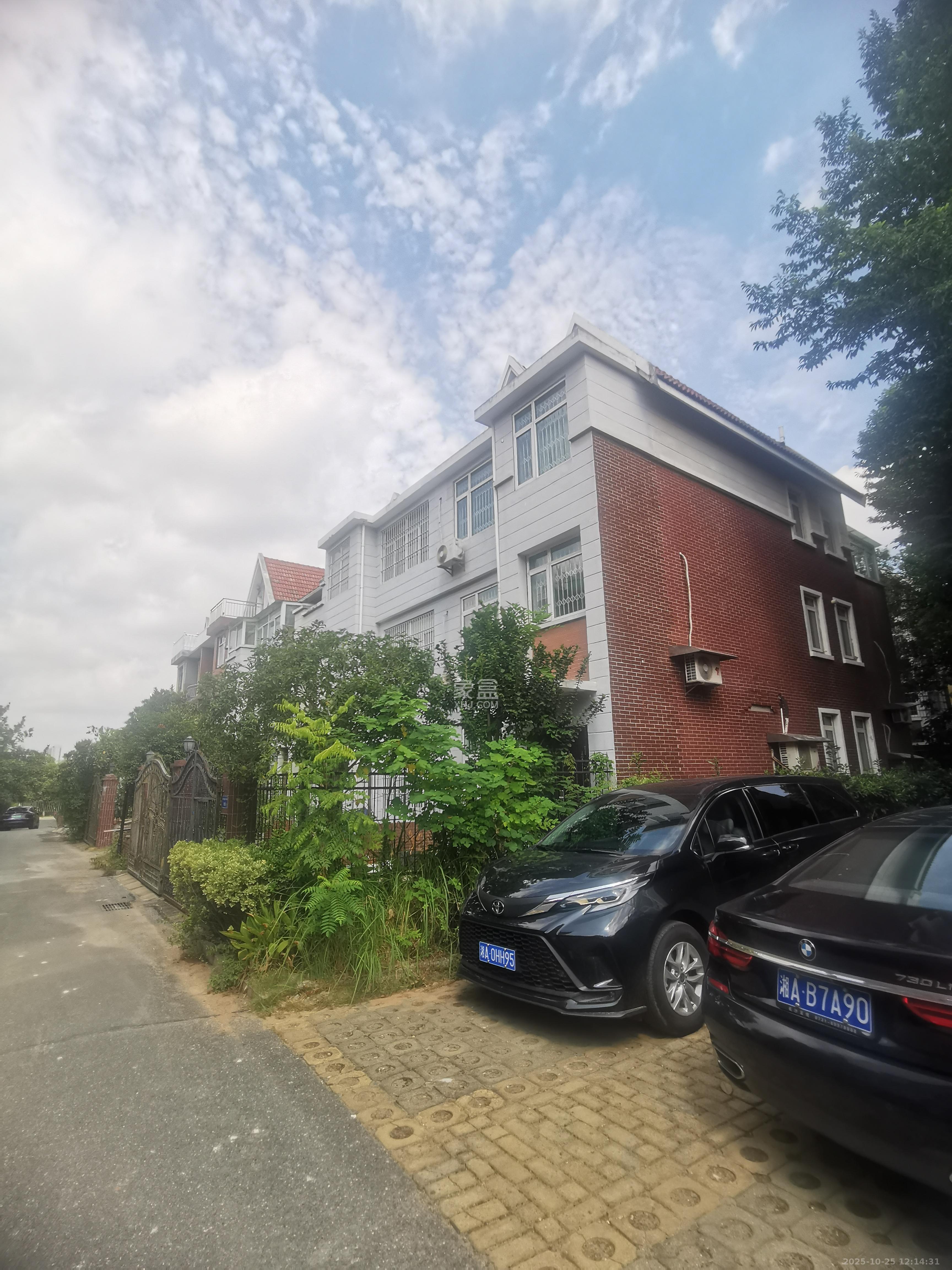 山水英伦 4室2厅3卫 5000.0元/月 山水英伦 4室2厅3卫 5000.0元/月室内图