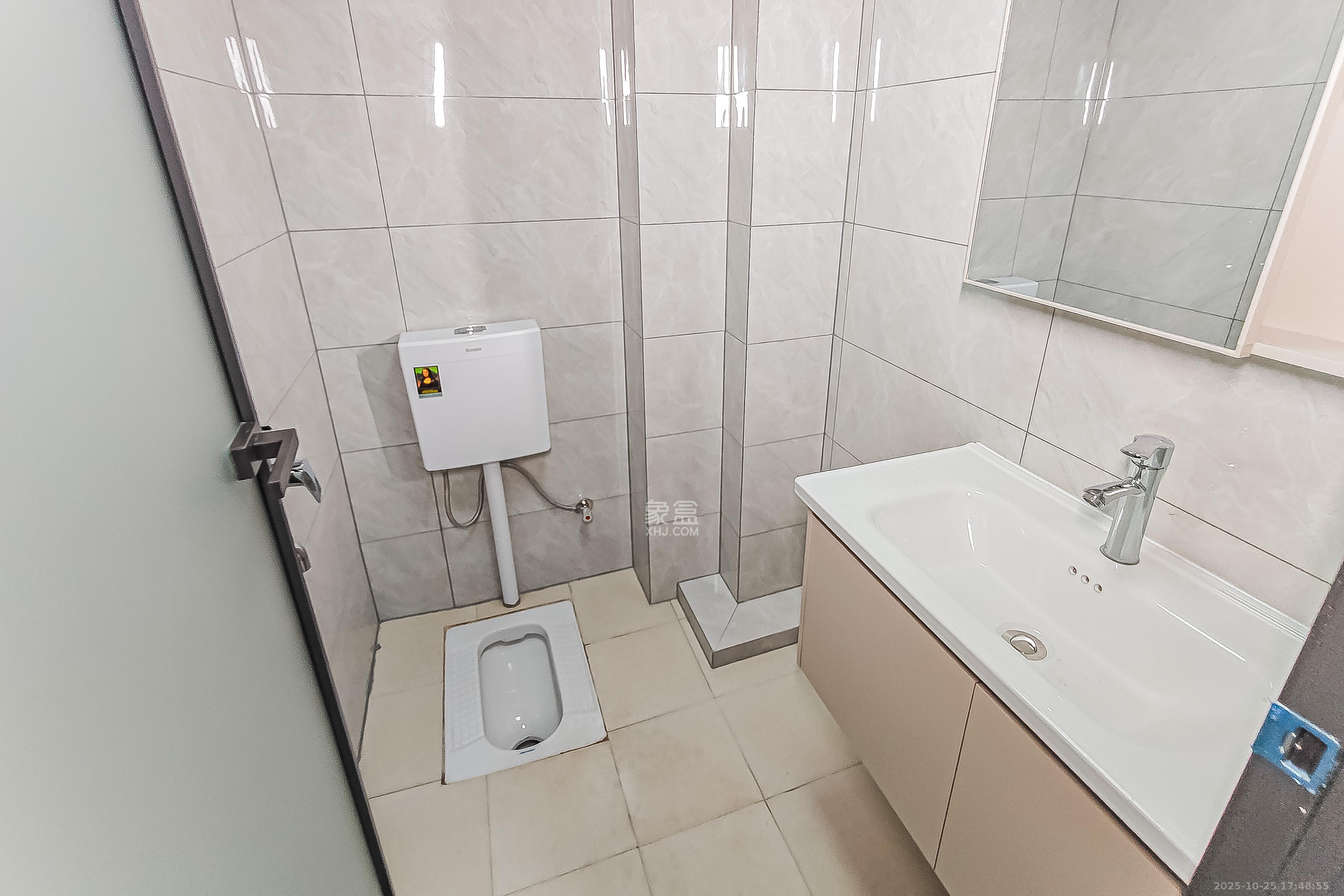 建鸿达华都(华都小户型及大华写字楼)  1室1厅1卫    58.0万 建鸿达华都(华都小户型及大华写字楼)  1室1厅1卫    58.0万卫生间