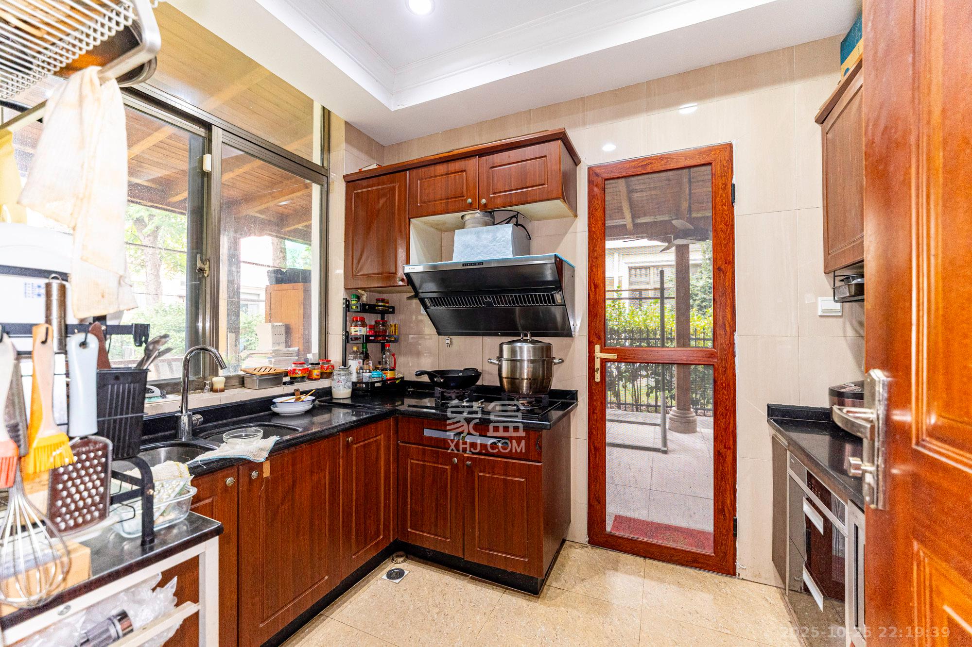 碧桂园威尼斯城  5室2厅4卫    520.0万 碧桂园威尼斯城  5室2厅4卫    520.0万厨房