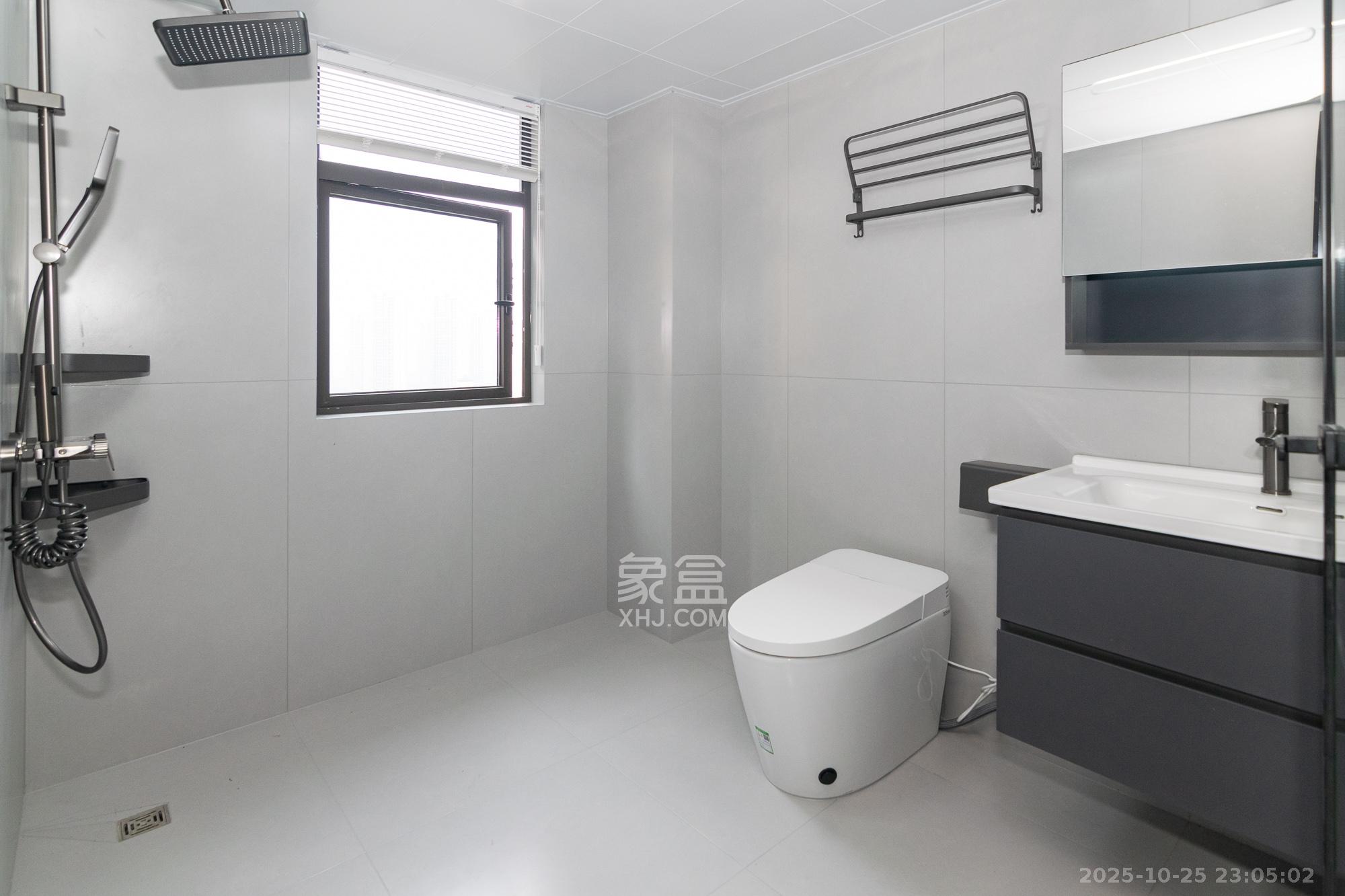 润和长郡（润和紫郡二三期）  5室2厅2卫    137.0万卫生间