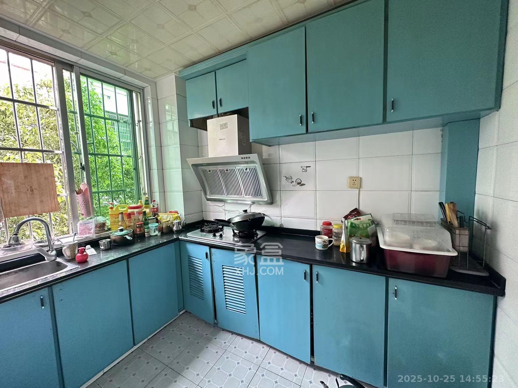 中南汽车世界  3室2厅2卫    1250.0元/月室内图