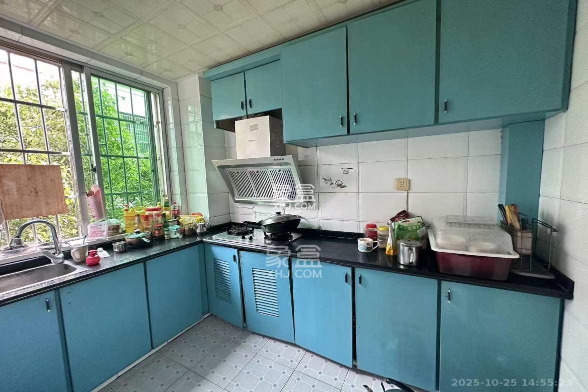 中南汽车世界  3室2厅2卫    1250.0元/月 中南汽车世界  3室2厅2卫    1250.0元/月室内图