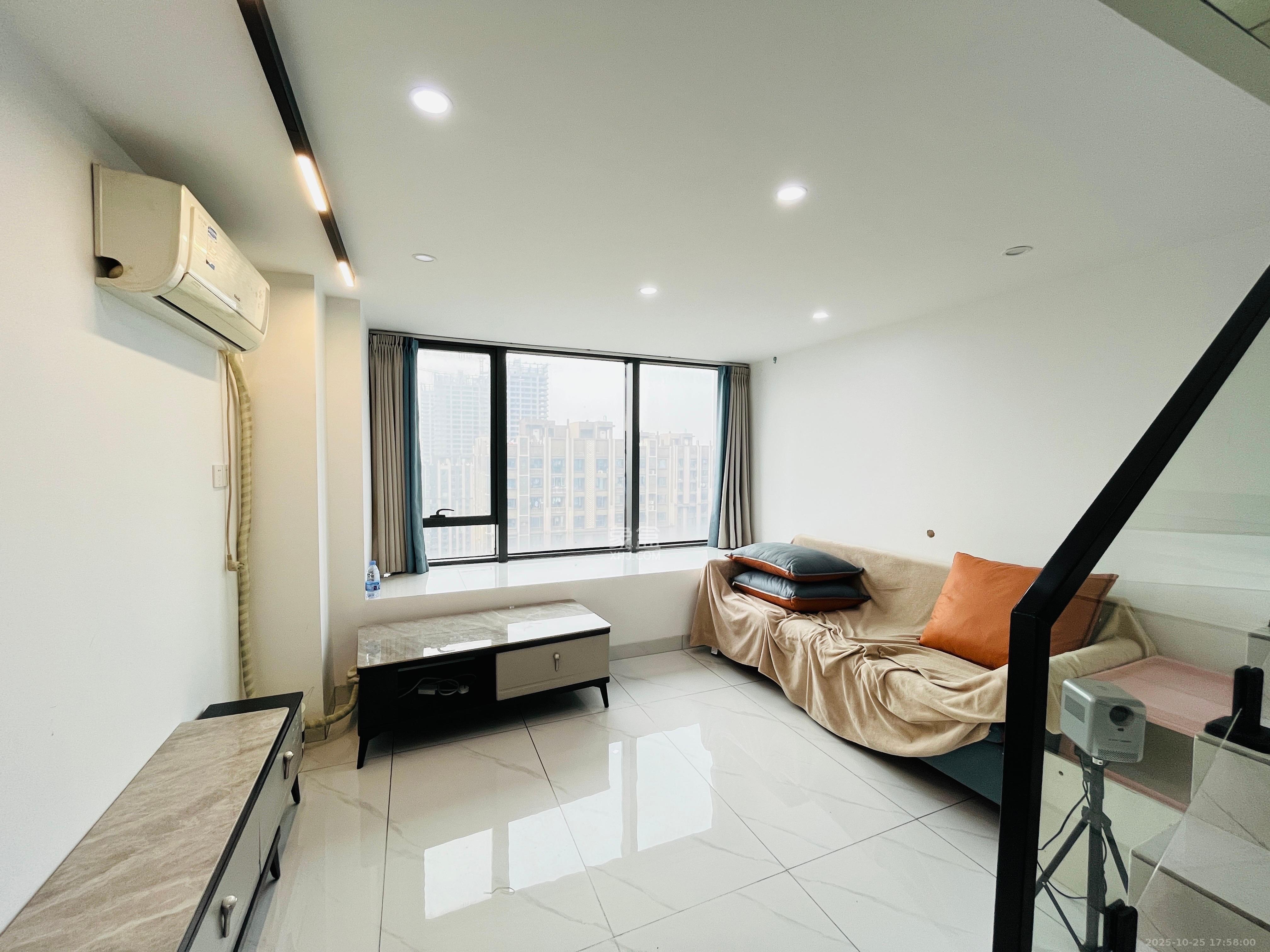 龙湖铂金岛 1室0厅0卫 2100.0元/月 龙湖铂金岛 1室0厅0卫 2100.0元/月室内图