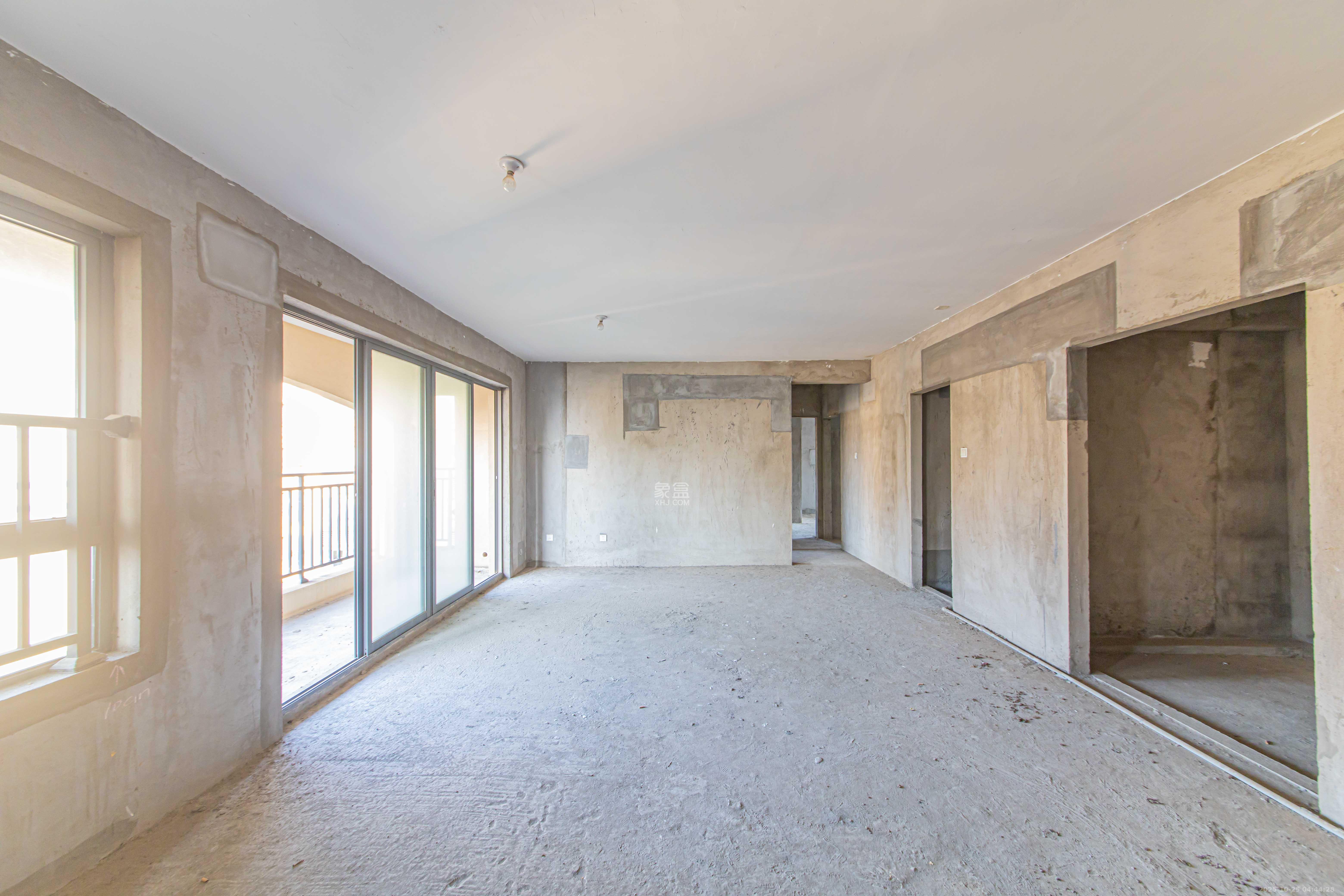 中建芙蓉嘉苑  4室2厅2卫    128.0万客厅