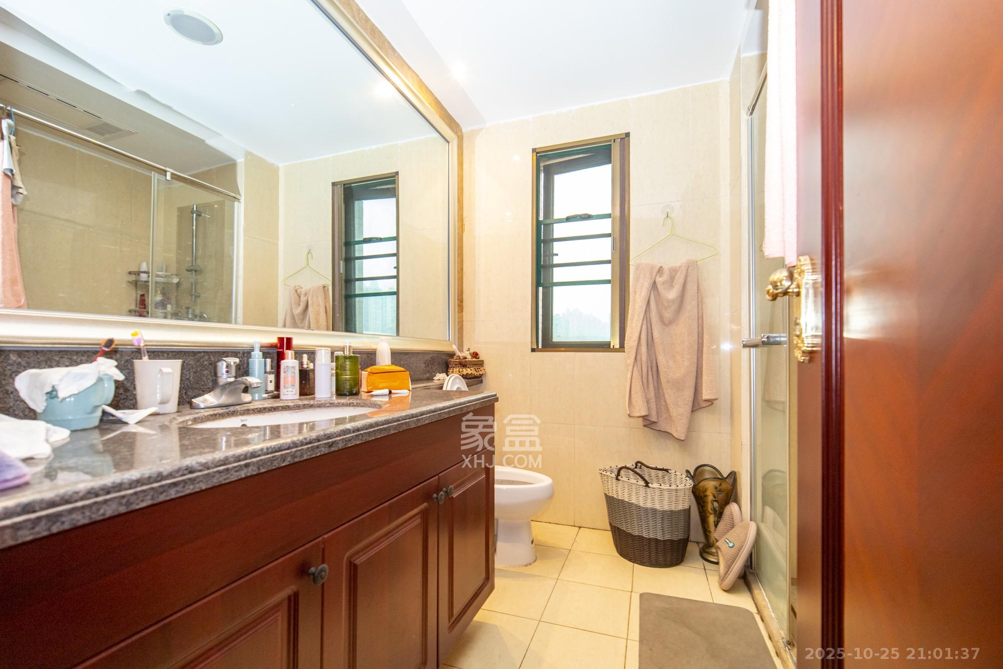 恒大翡翠华庭 3室2厅1卫 106.0万 恒大翡翠华庭 3室2厅1卫 106.0万卫生间