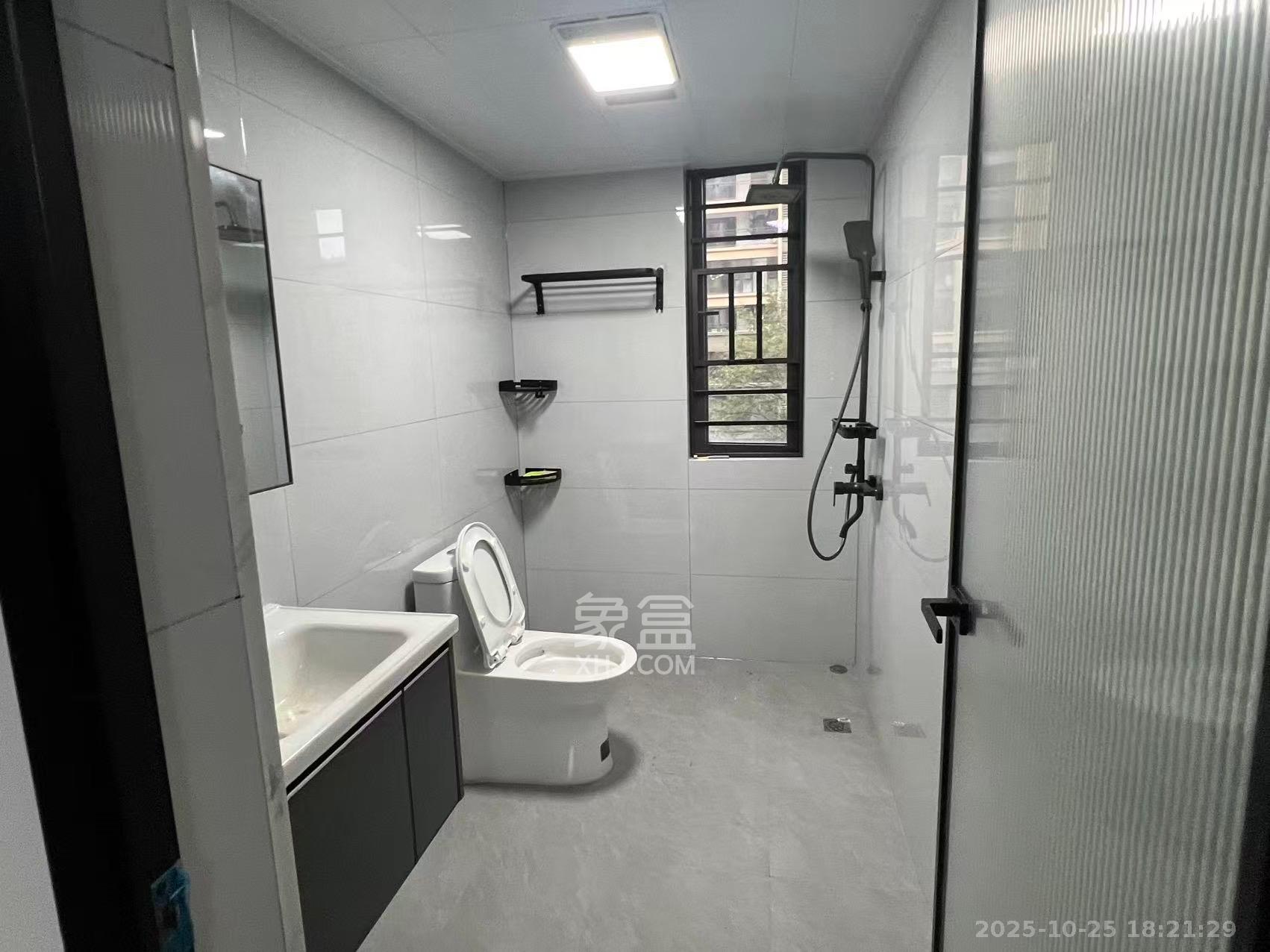 龙湖璟宸原著(龙湖紫宸) 4室2厅2卫 2400.0元/月 龙湖璟宸原著(龙湖紫宸) 4室2厅2卫 2400.0元/月室内图