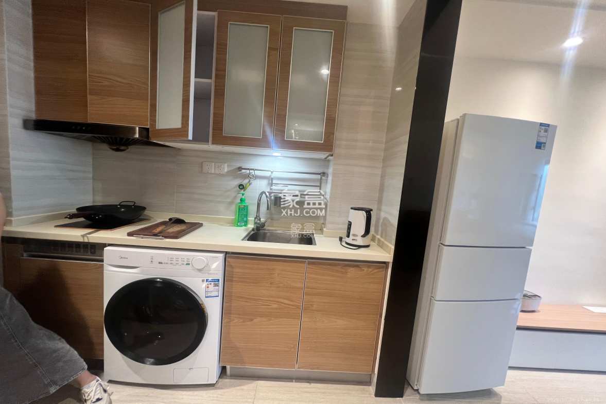 恒大国际广场  1室1厅1卫    1800.0元/月 恒大国际广场  1室1厅1卫    1800.0元/月室内图