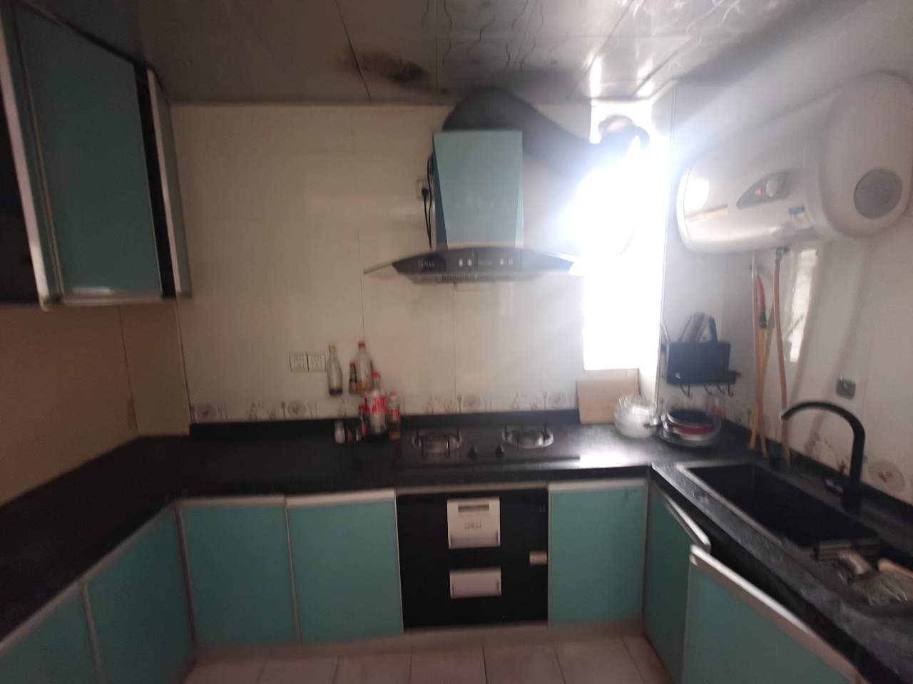 南海大厦(五指山路)  3室2厅1卫    2400.0元/月 南海大厦(五指山路)  3室2厅1卫    2400.0元/月室内图