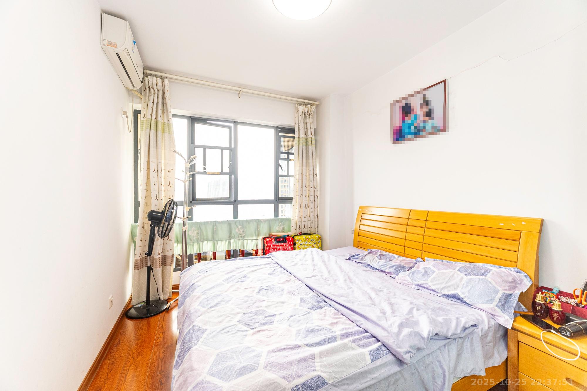 悦湖山  4室2厅2卫    85.0万卧室