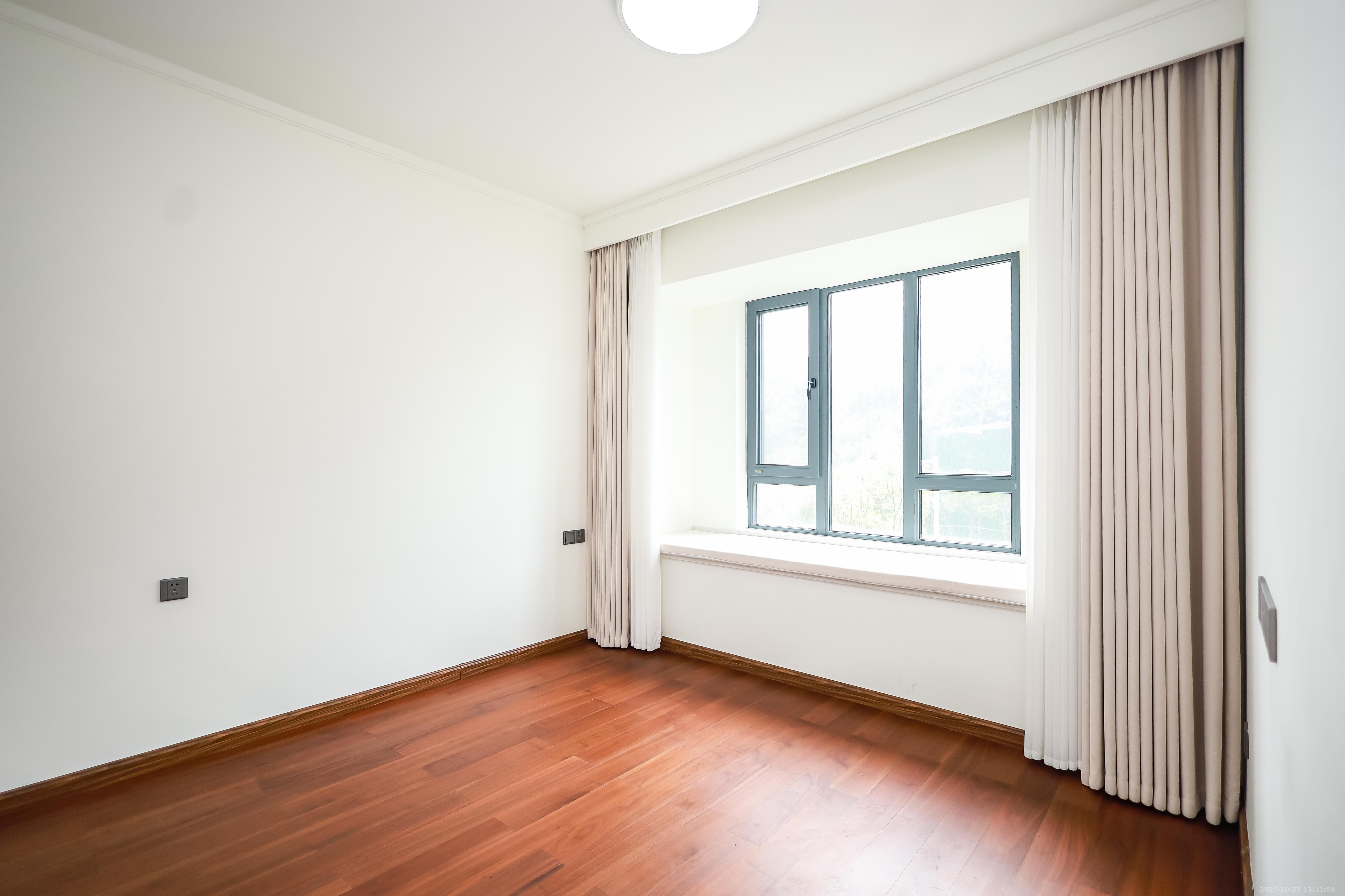 招商雍山湖 4室2厅2卫 238.0万 招商雍山湖 4室2厅2卫 238.0万卧室