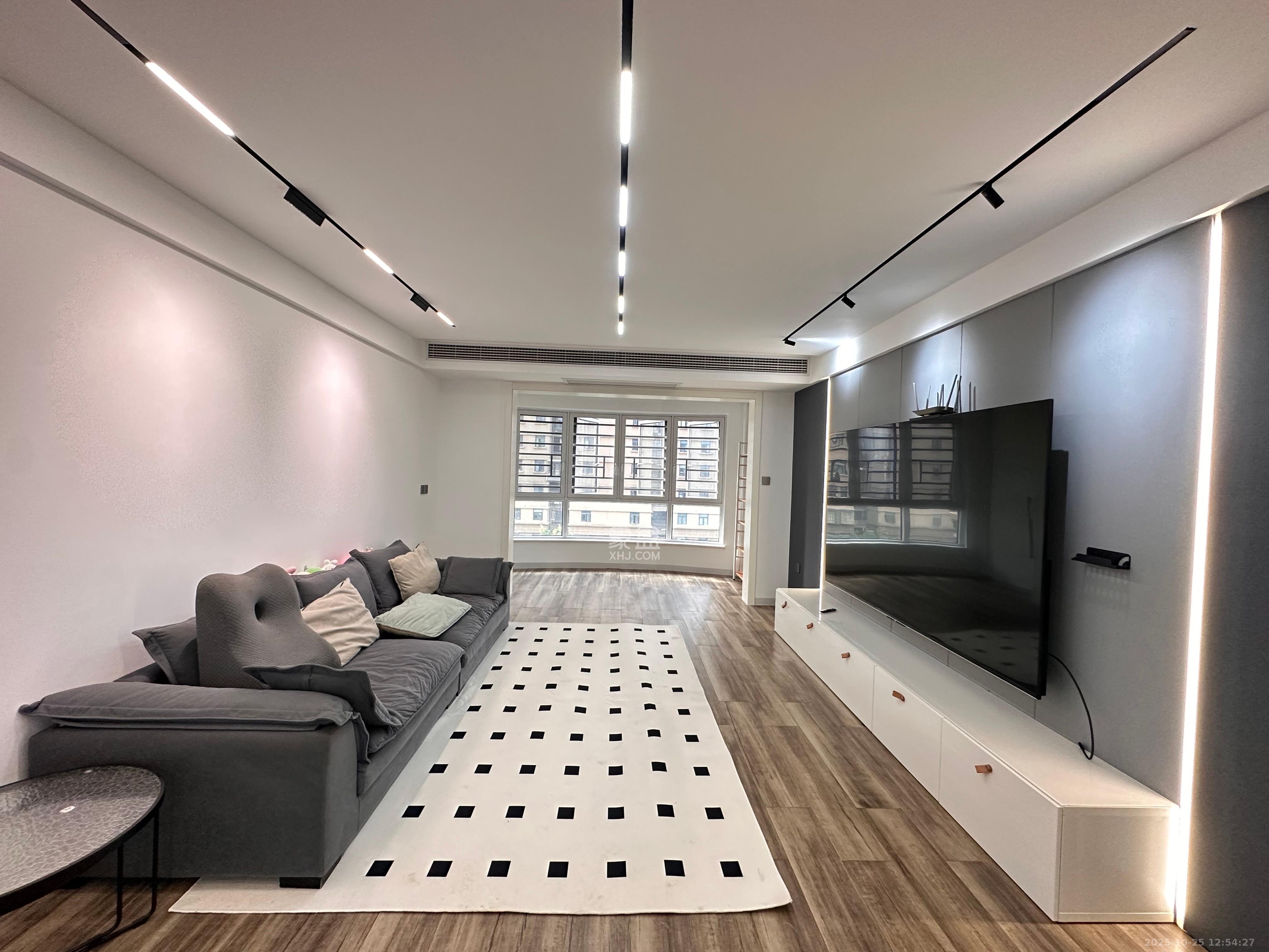 嘉雨兴园  3室2厅2卫    5600.0元/月室内图1