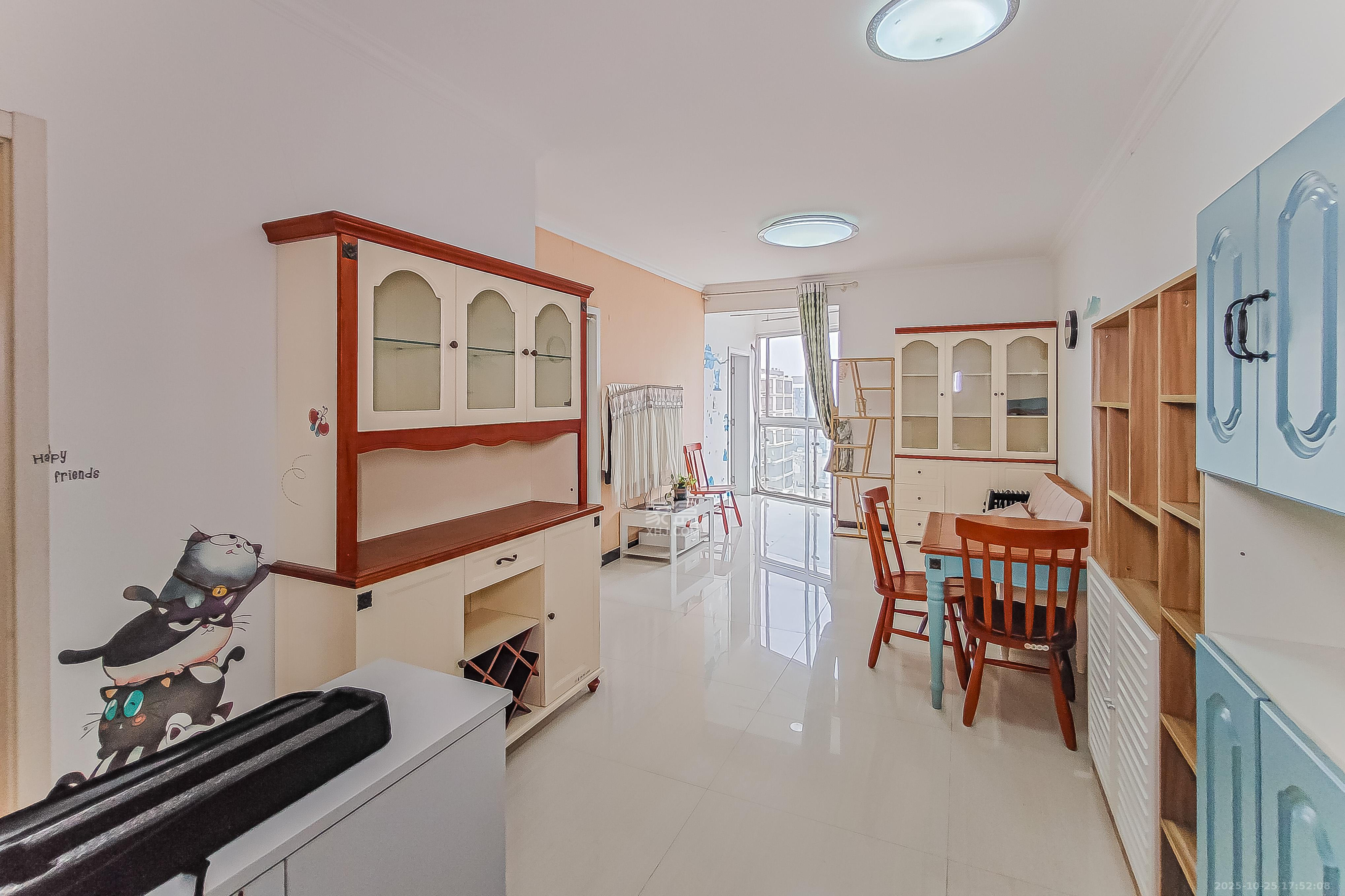 银轩铭誉(四海怡家) 2室1厅1卫 65.0万 银轩铭誉(四海怡家) 2室1厅1卫 65.0万客厅