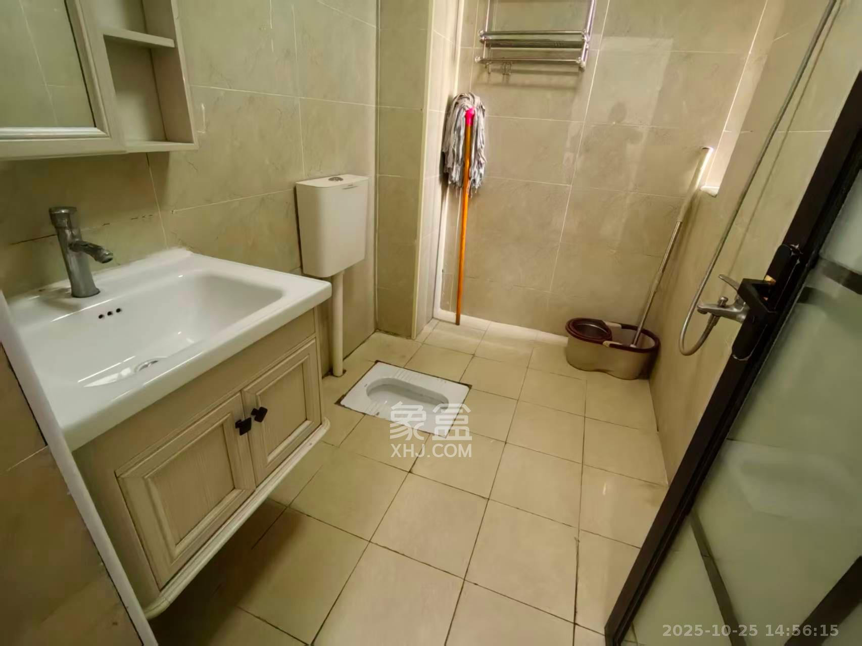 荣泰广场  4室2厅2卫    2700.0元/月室内图