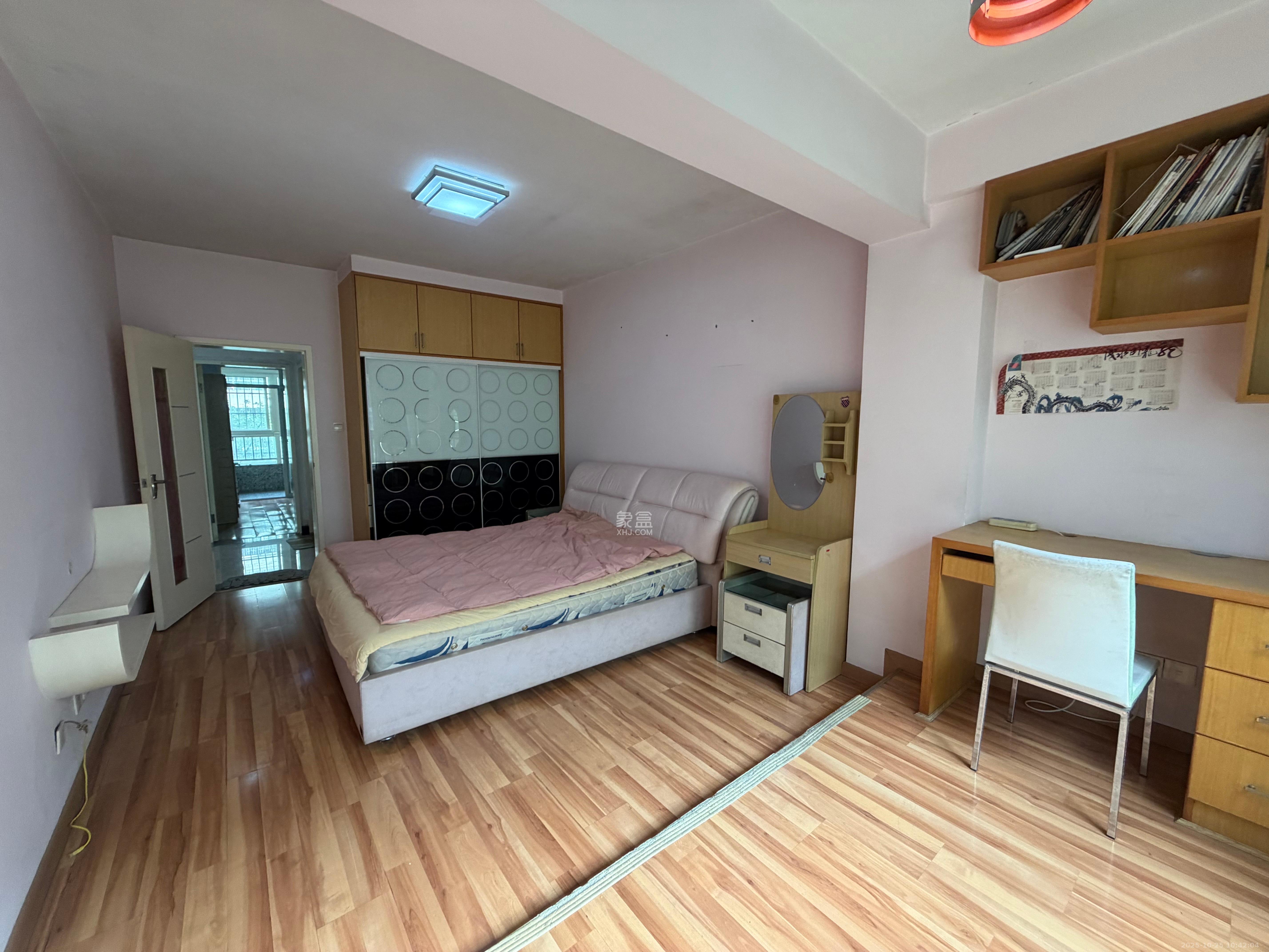 四季美景三期（四季美景水木轩）  1室2厅1卫    2000.0元/月室内图