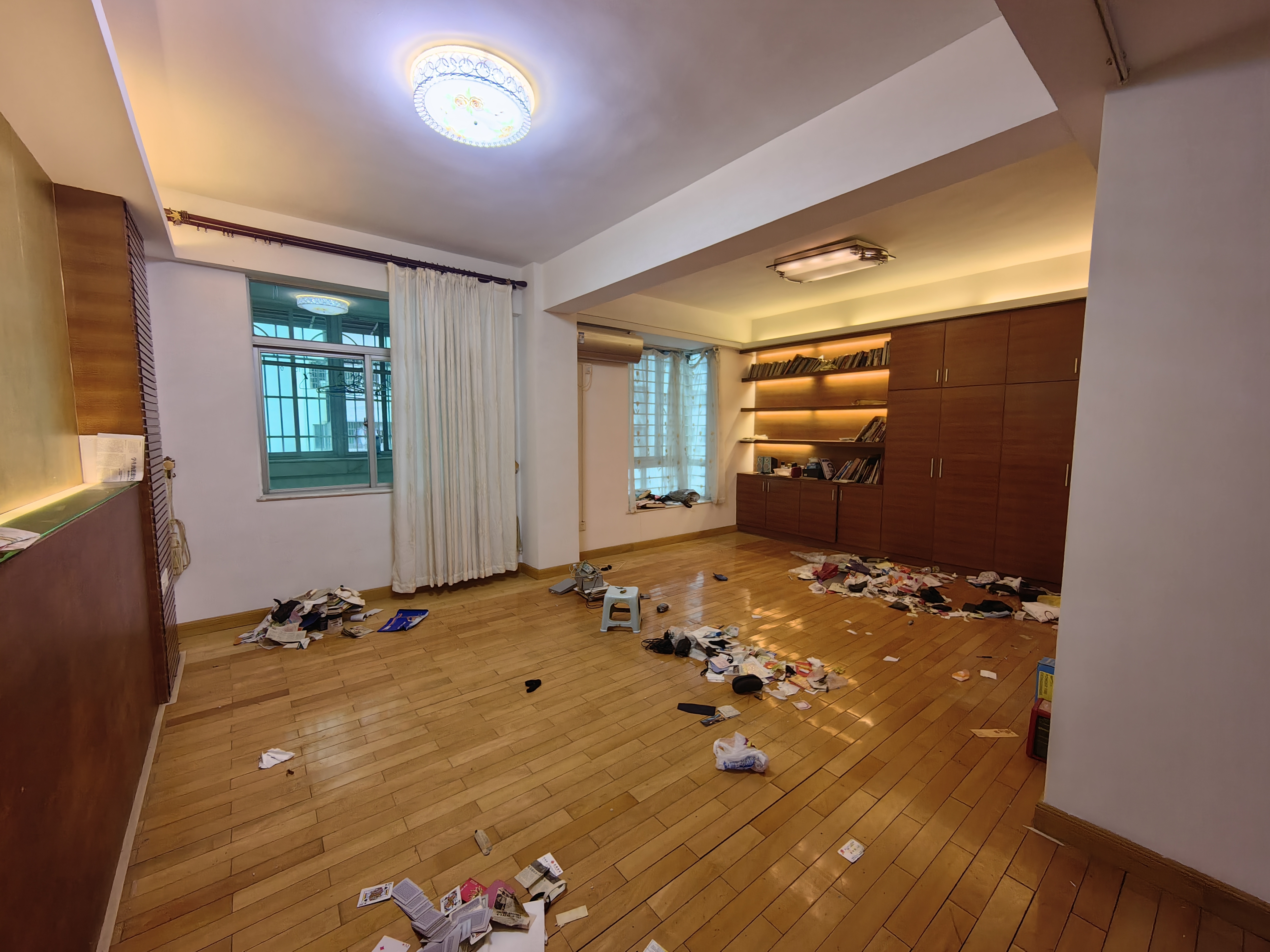 凯建公寓  3室2厅1卫    150.0万 凯建公寓  3室2厅1卫    150.0万客厅