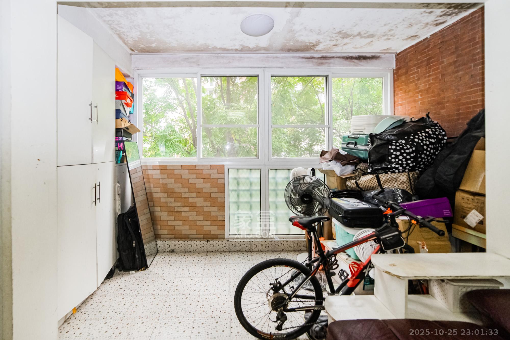 万煦园  3室2厅2卫    77.8万阳台