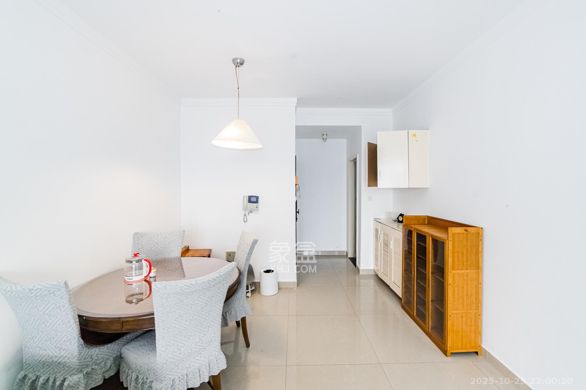 顺天黄金海岸  2室1厅1卫    70.0万客厅