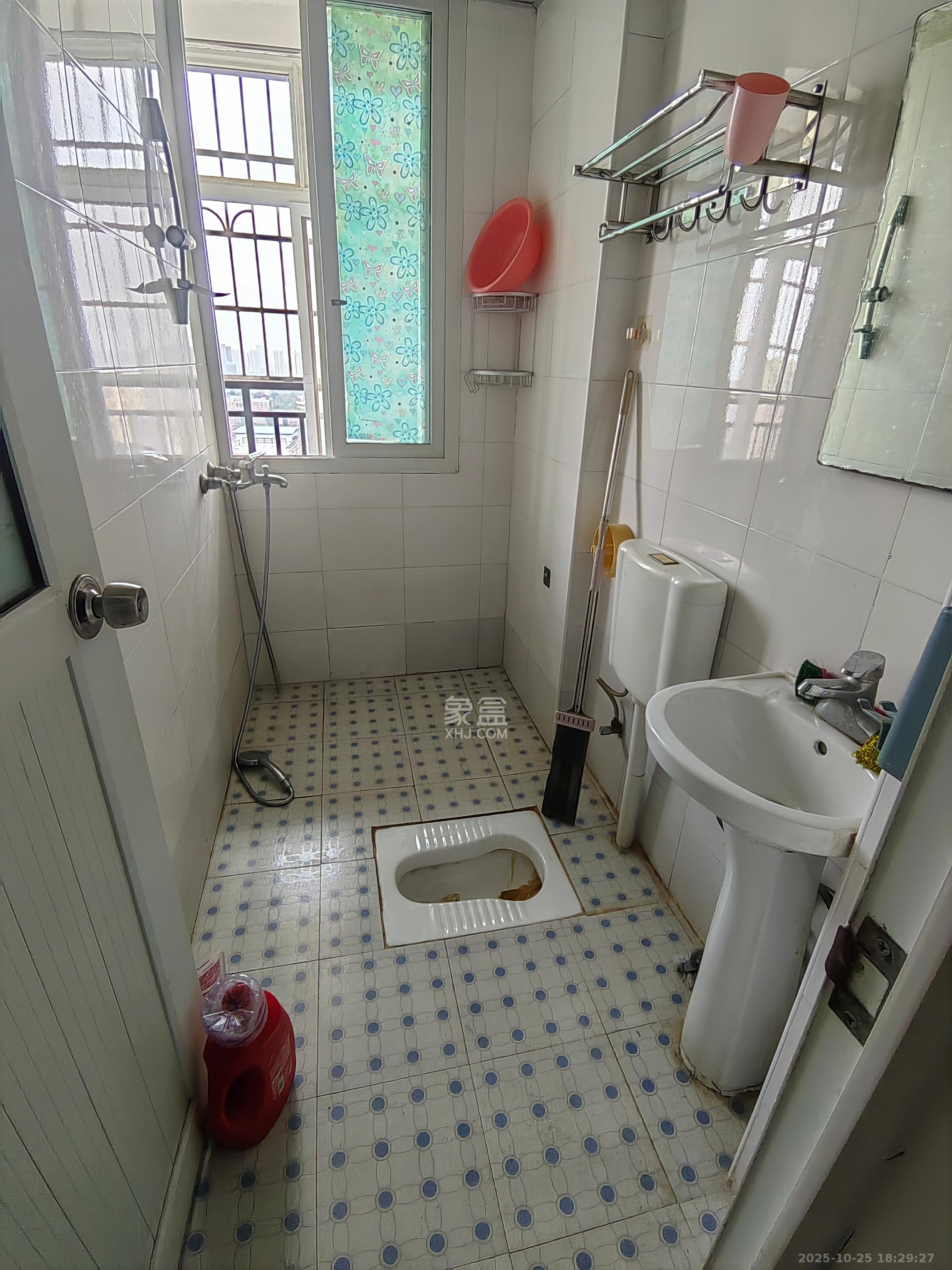 世景华庭  1室1厅1卫    1000.0元/月 世景华庭  1室1厅1卫    1000.0元/月室内图