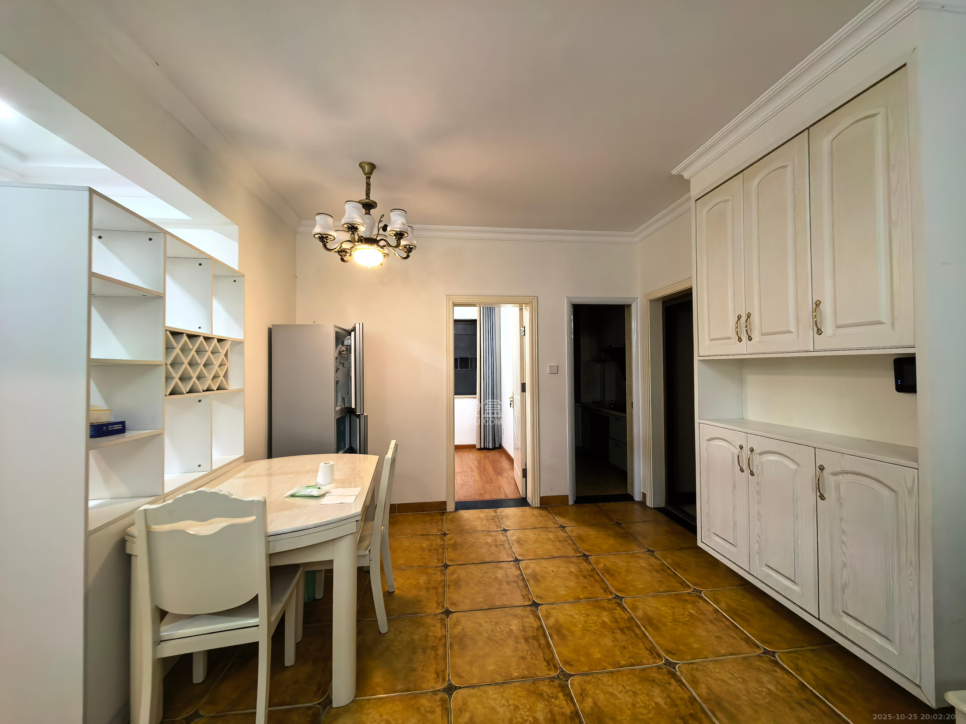 华润置地广场二期  3室2厅1卫    2300.0元/月室内图