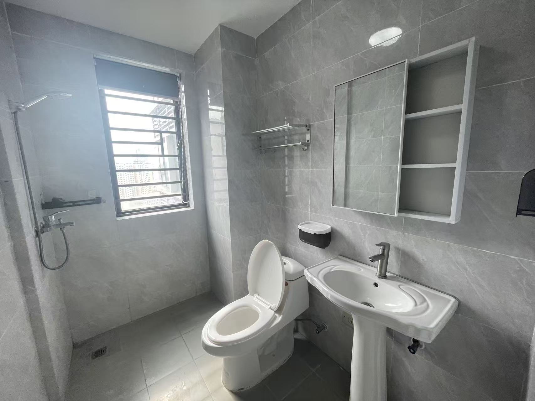 坡博家园四区  2室2厅1卫    2400.0元/月 坡博家园四区  2室2厅1卫    2400.0元/月室内图