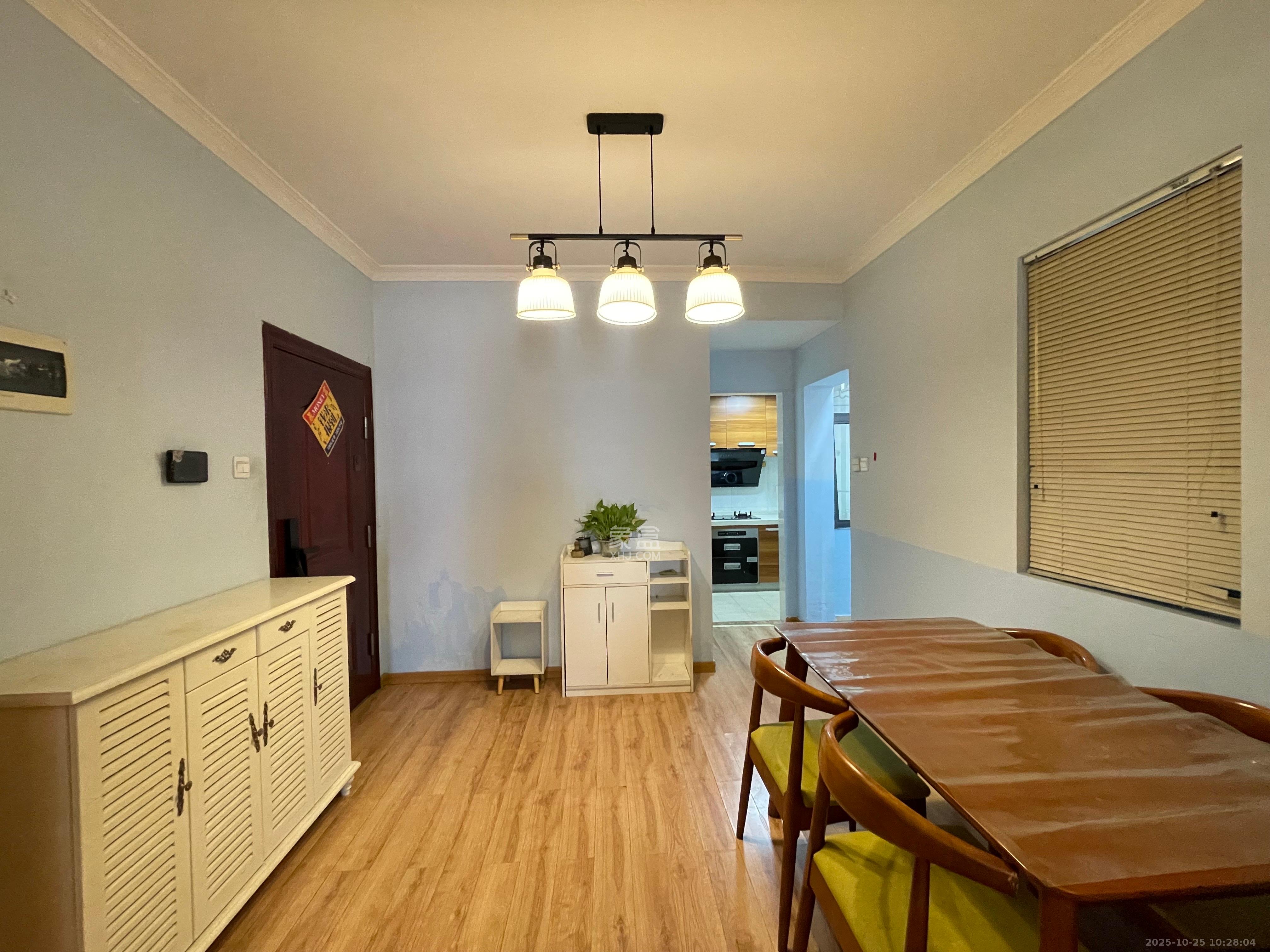 红公馆(前程丽景大厦)  1室2厅1卫    2000.0元/月 红公馆(前程丽景大厦)  1室2厅1卫    2000.0元/月室内图