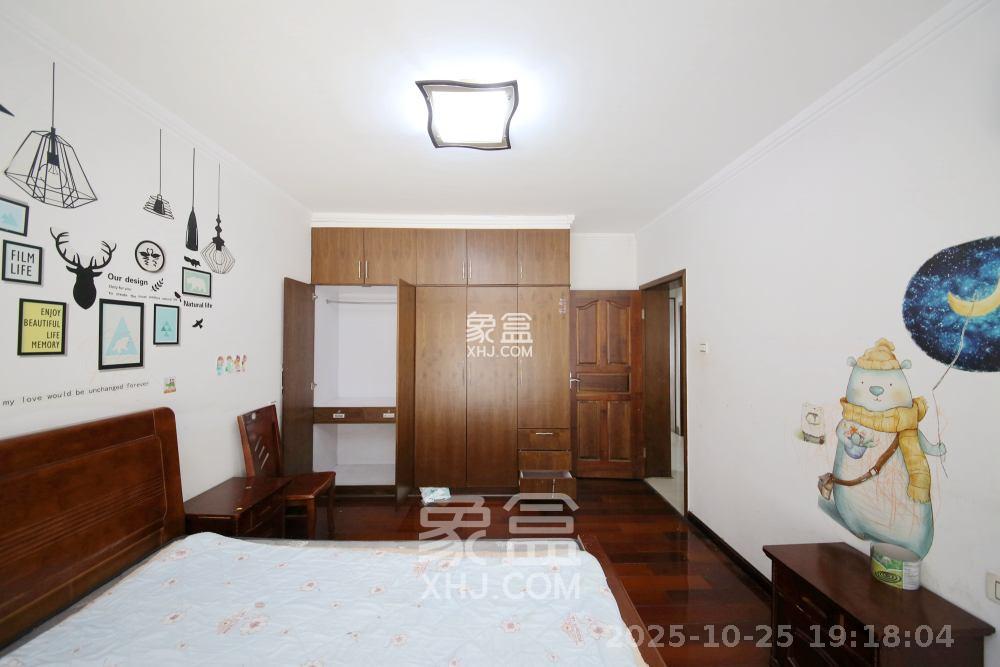 泰时三湘金地  3室2厅2卫    1600.0元/月 泰时三湘金地  3室2厅2卫    1600.0元/月室内图