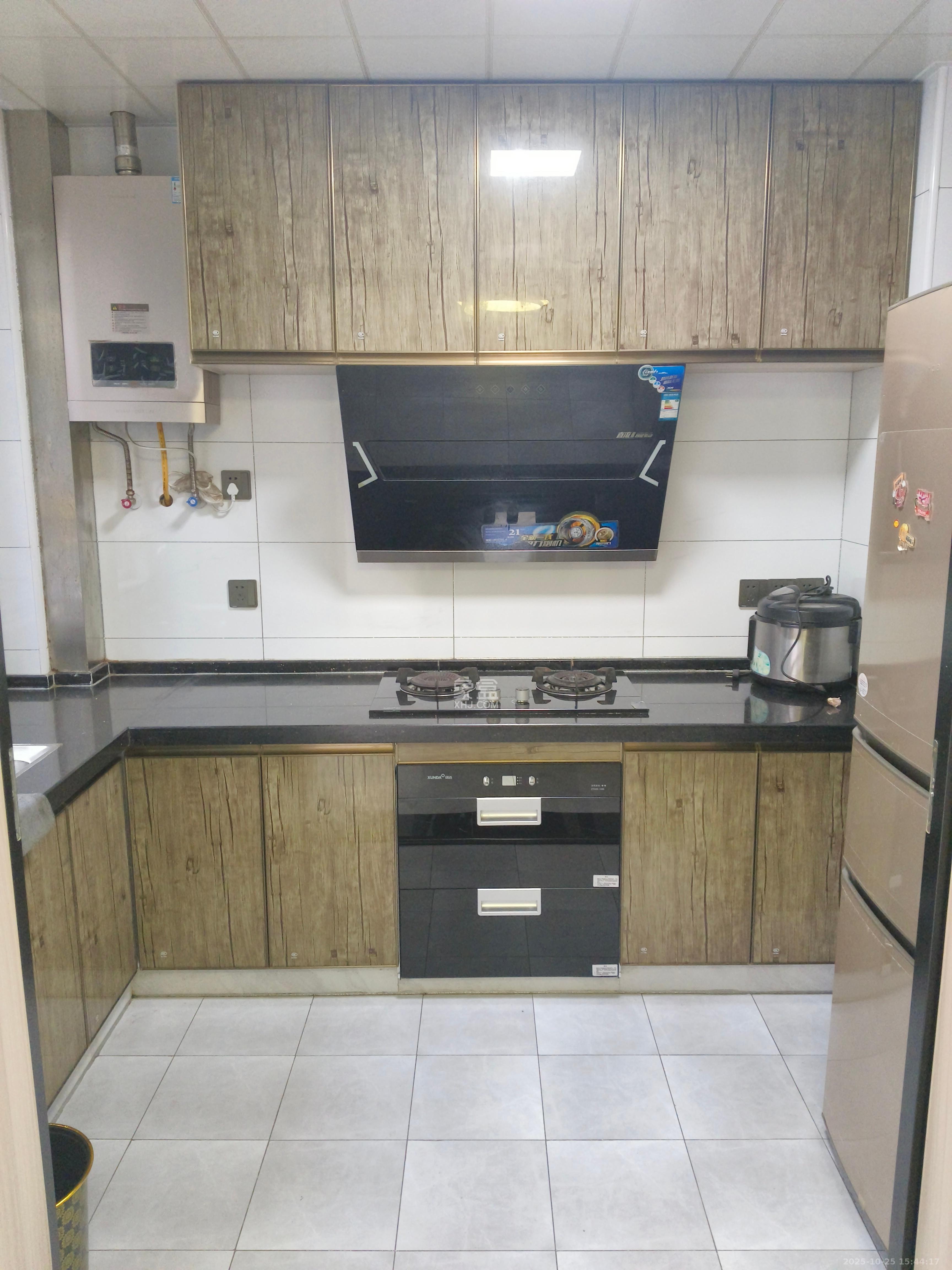 朝正美苑 3室2厅2卫 2600.0元/月 朝正美苑 3室2厅2卫 2600.0元/月室内图