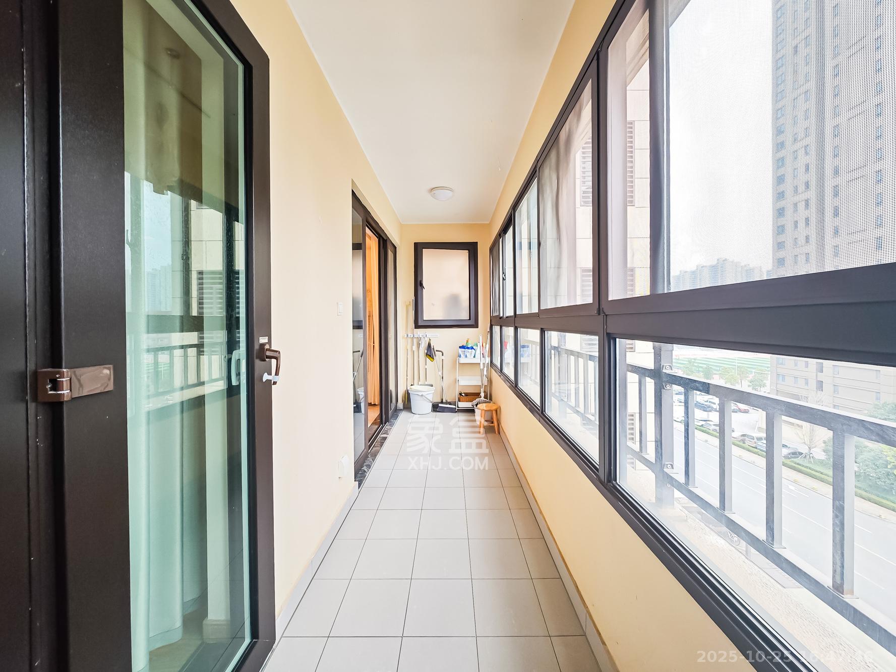 新城和樾（新城和樾公馆）  4室2厅2卫    125.0万阳台