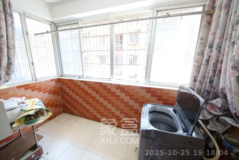 泰时三湘金地  3室2厅2卫    1600.0元/月 泰时三湘金地  3室2厅2卫    1600.0元/月室内图