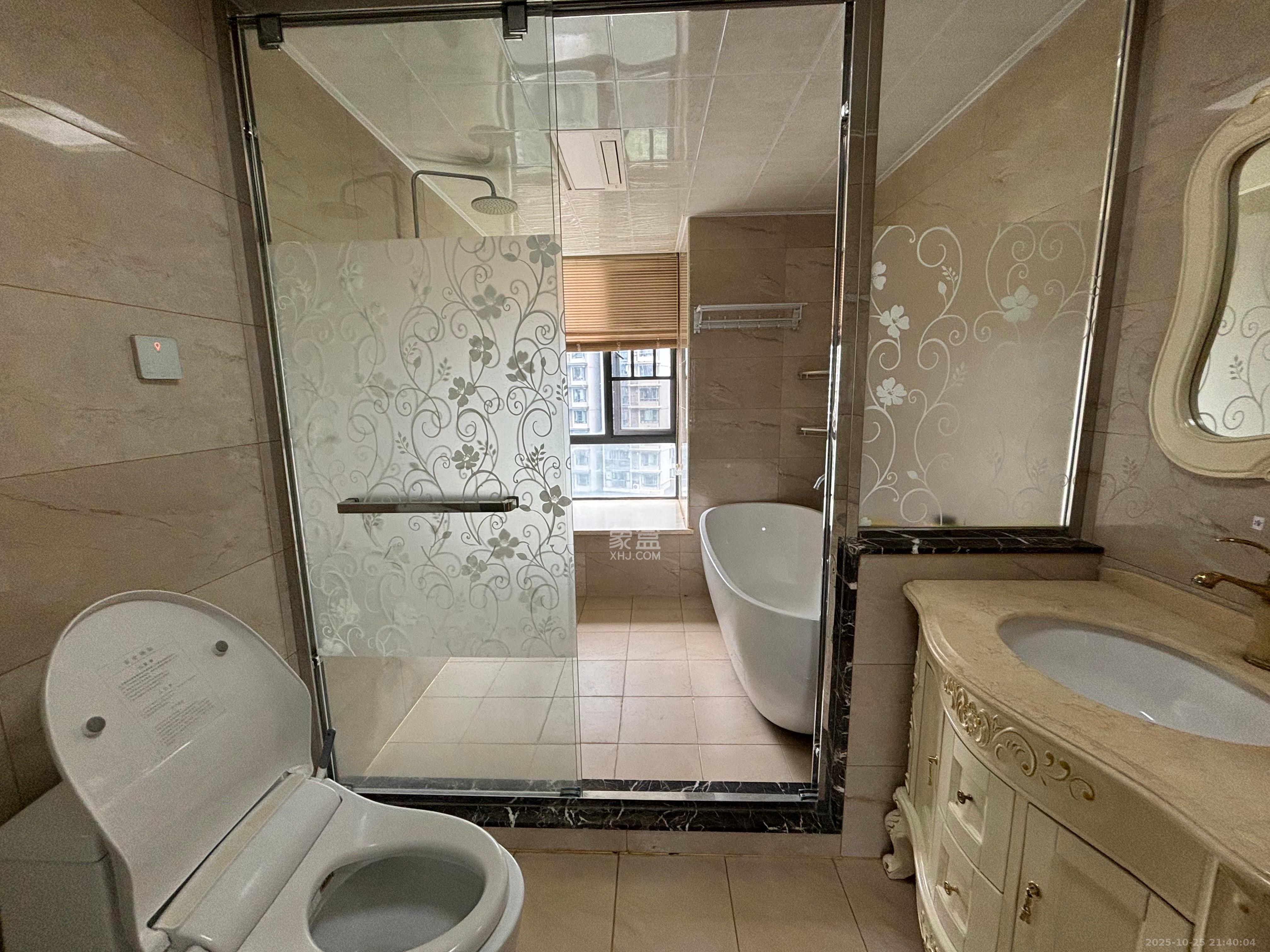 恒基凯旋门一二期  4室2厅2卫    4200.0元/月室内图