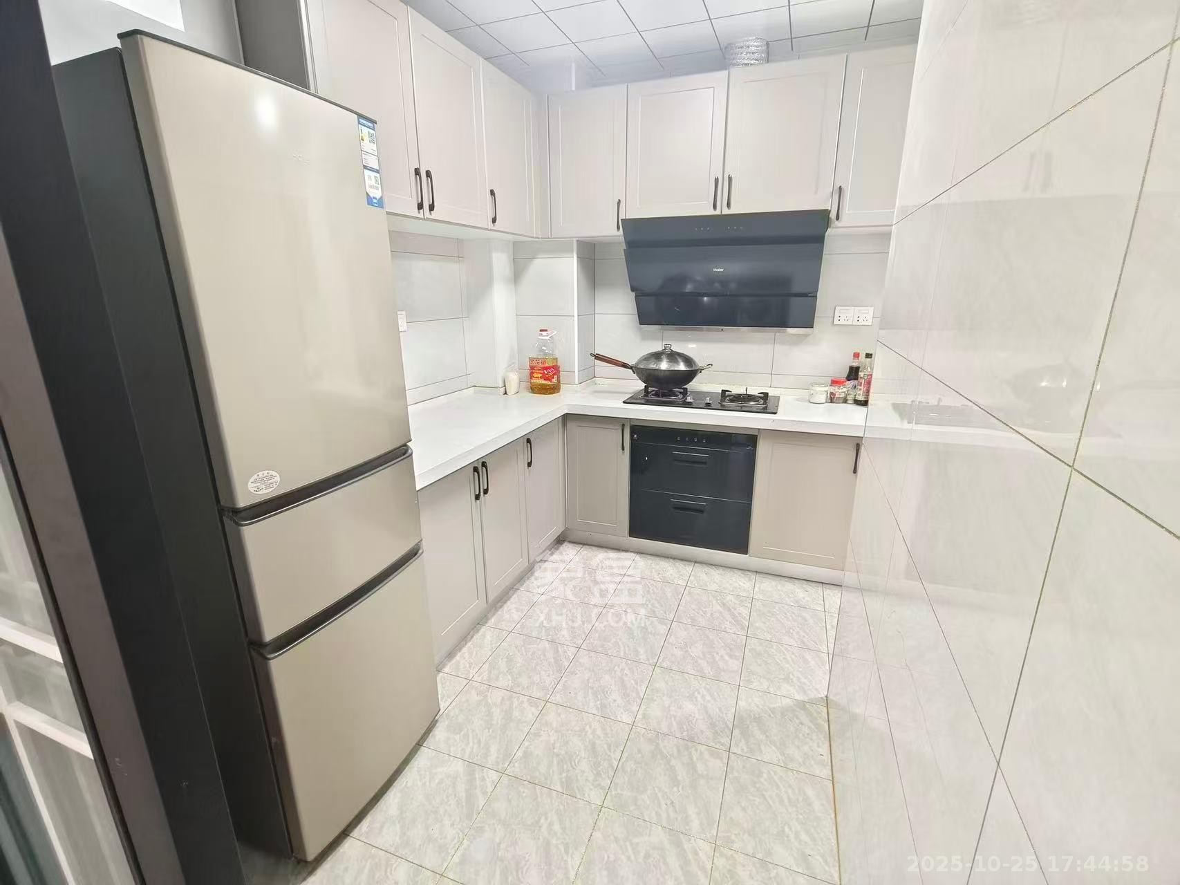 珠江东方明珠（新地东方明珠）三期  3室2厅1卫    2200.0元/月