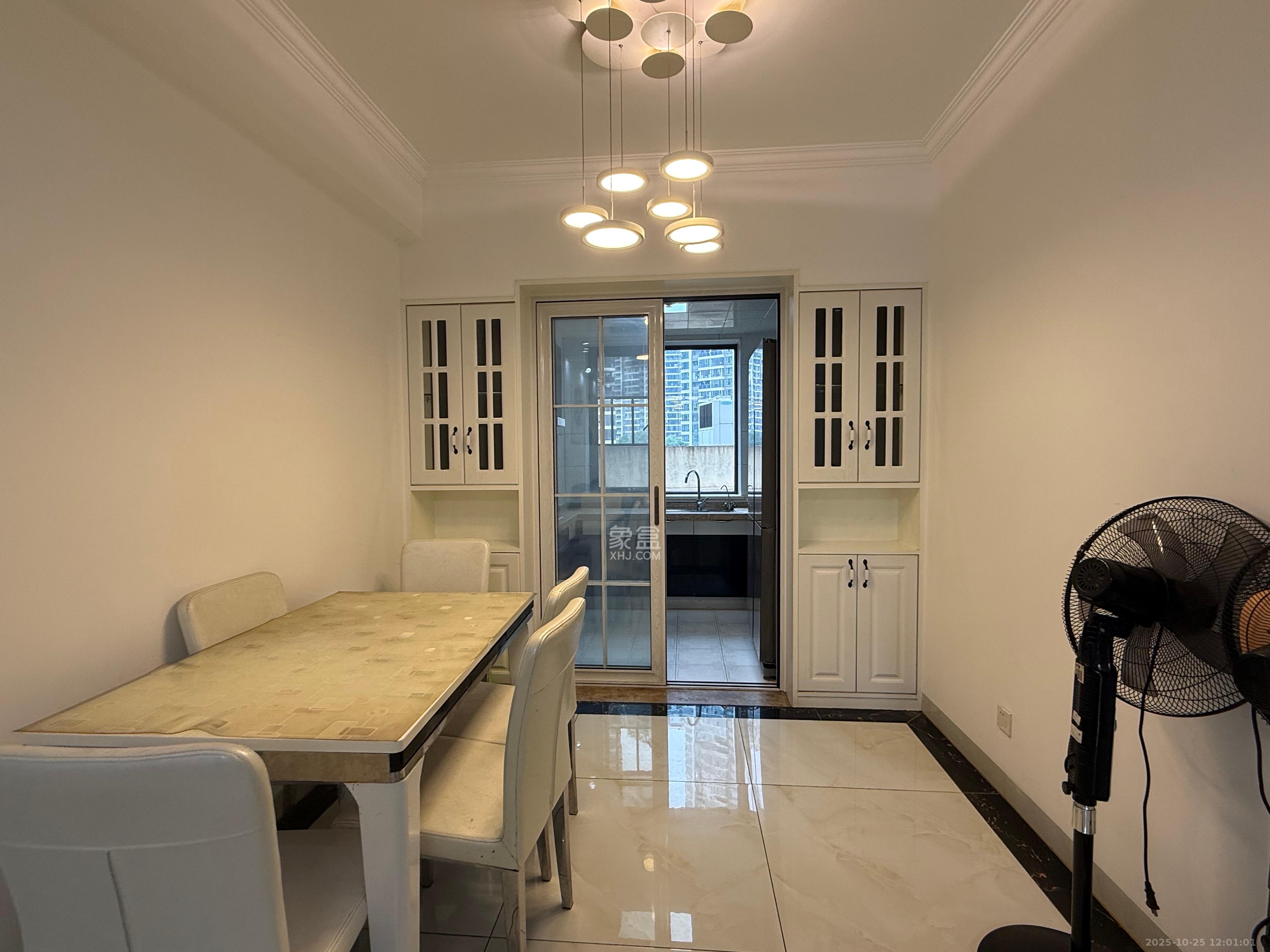 保利西海岸A区  3室2厅2卫    3200.0元/月 保利西海岸A区  3室2厅2卫    3200.0元/月室内图