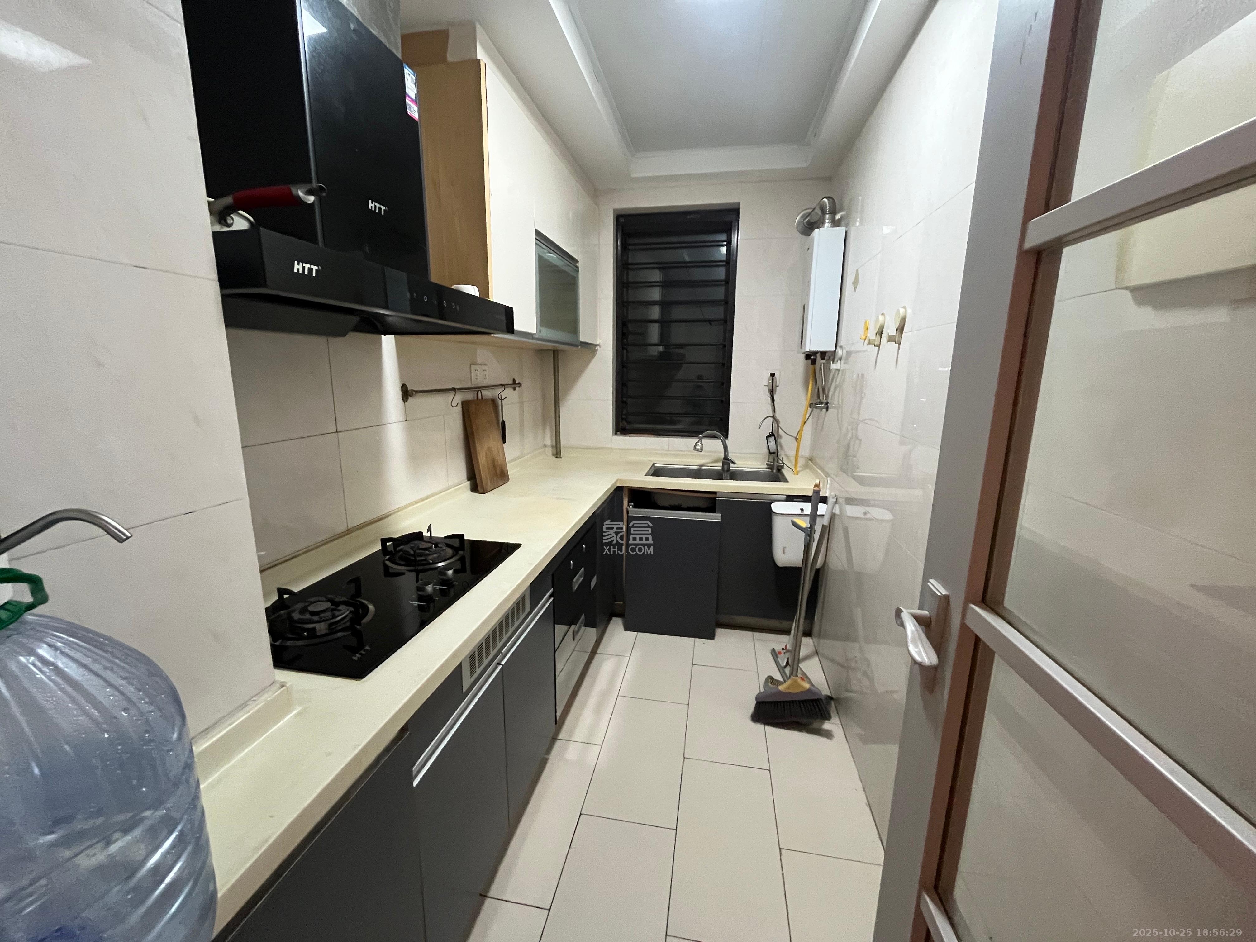 中海国际三期  3室2厅1卫    2500.0元/月 中海国际三期  3室2厅1卫    2500.0元/月室内图