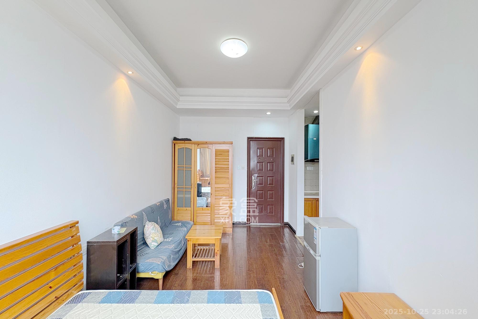 铂宫  1室1厅1卫    32.5万 铂宫  1室1厅1卫    32.5万客厅