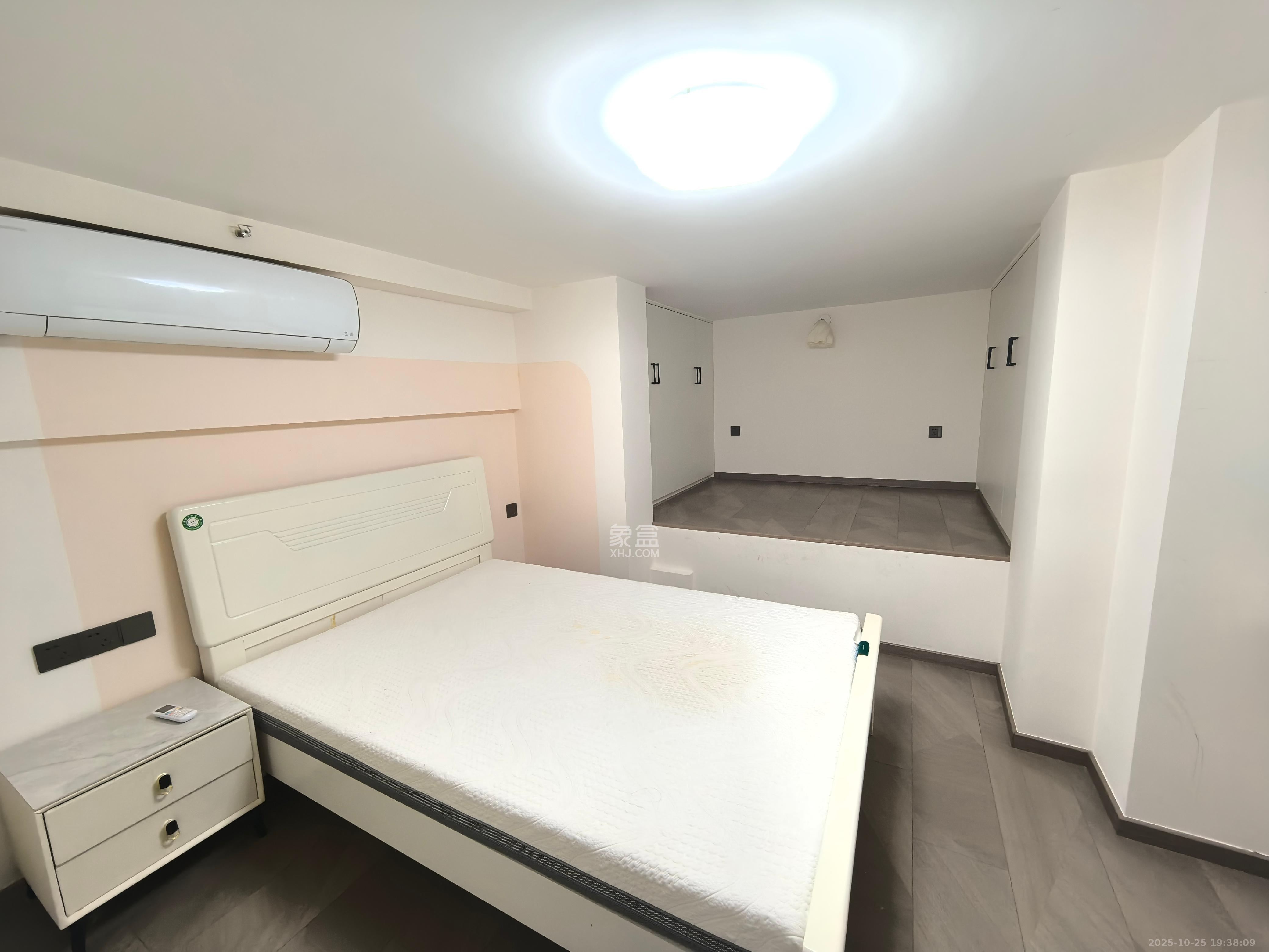 越秀悦湖台  2室1厅1卫    2500.0元/月 越秀悦湖台  2室1厅1卫    2500.0元/月室内图