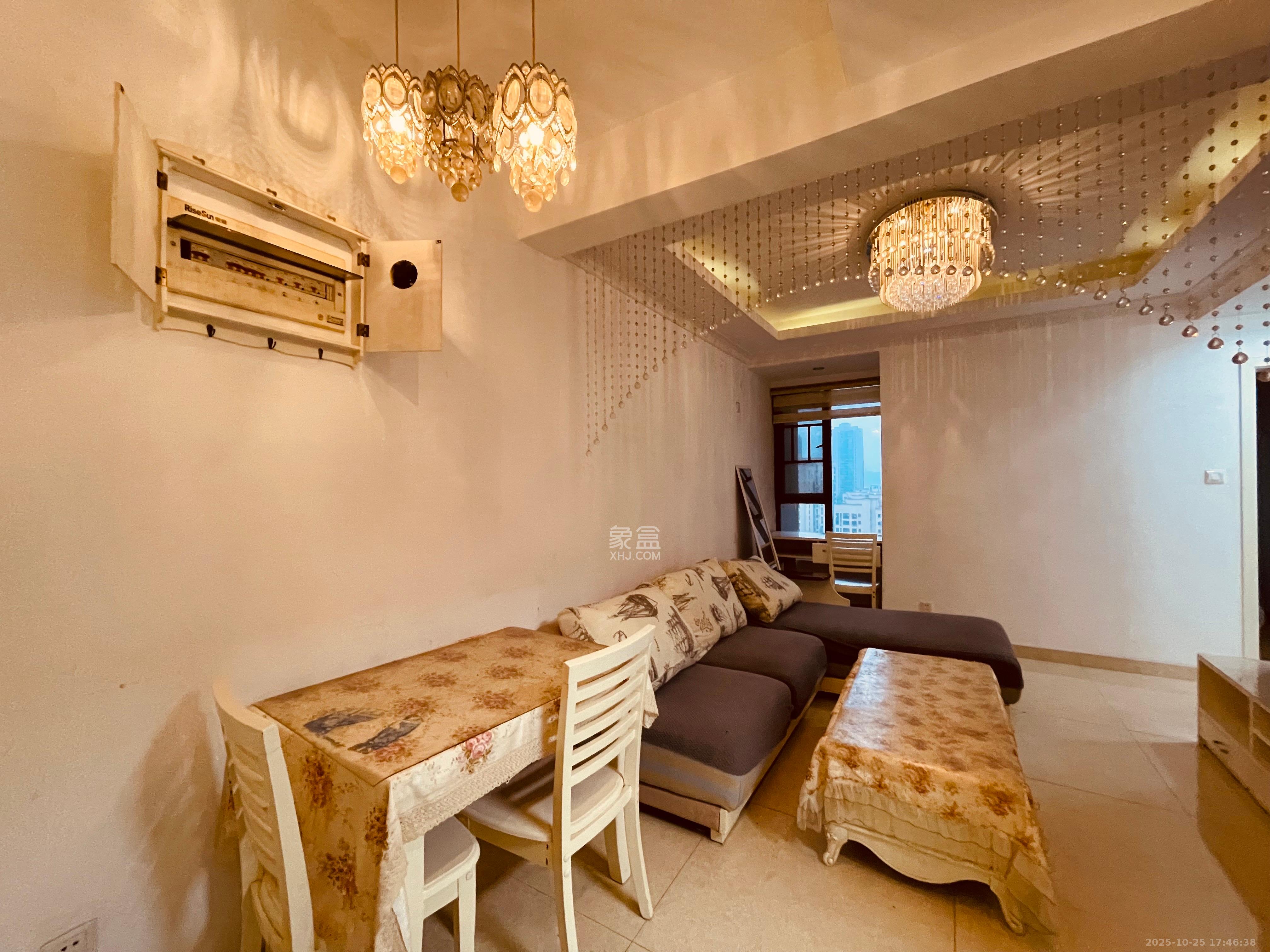 荣盛花语馨苑  2室2厅1卫    2200.0元/月 荣盛花语馨苑  2室2厅1卫    2200.0元/月室内图