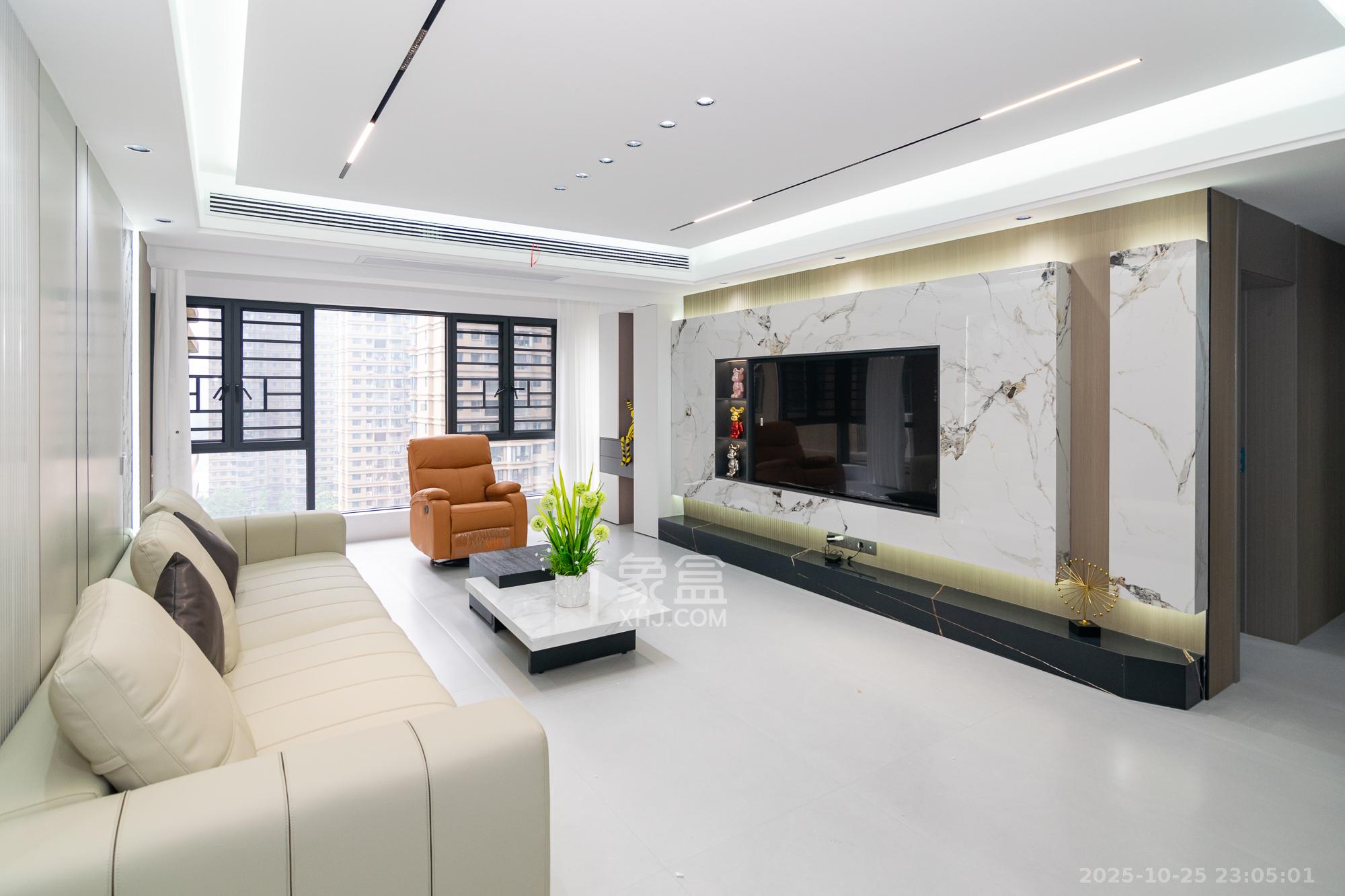 润和长郡(润和紫郡二三期) 5室2厅2卫 137.0万 润和长郡(润和紫郡二三期) 5室2厅2卫 137.0万客厅