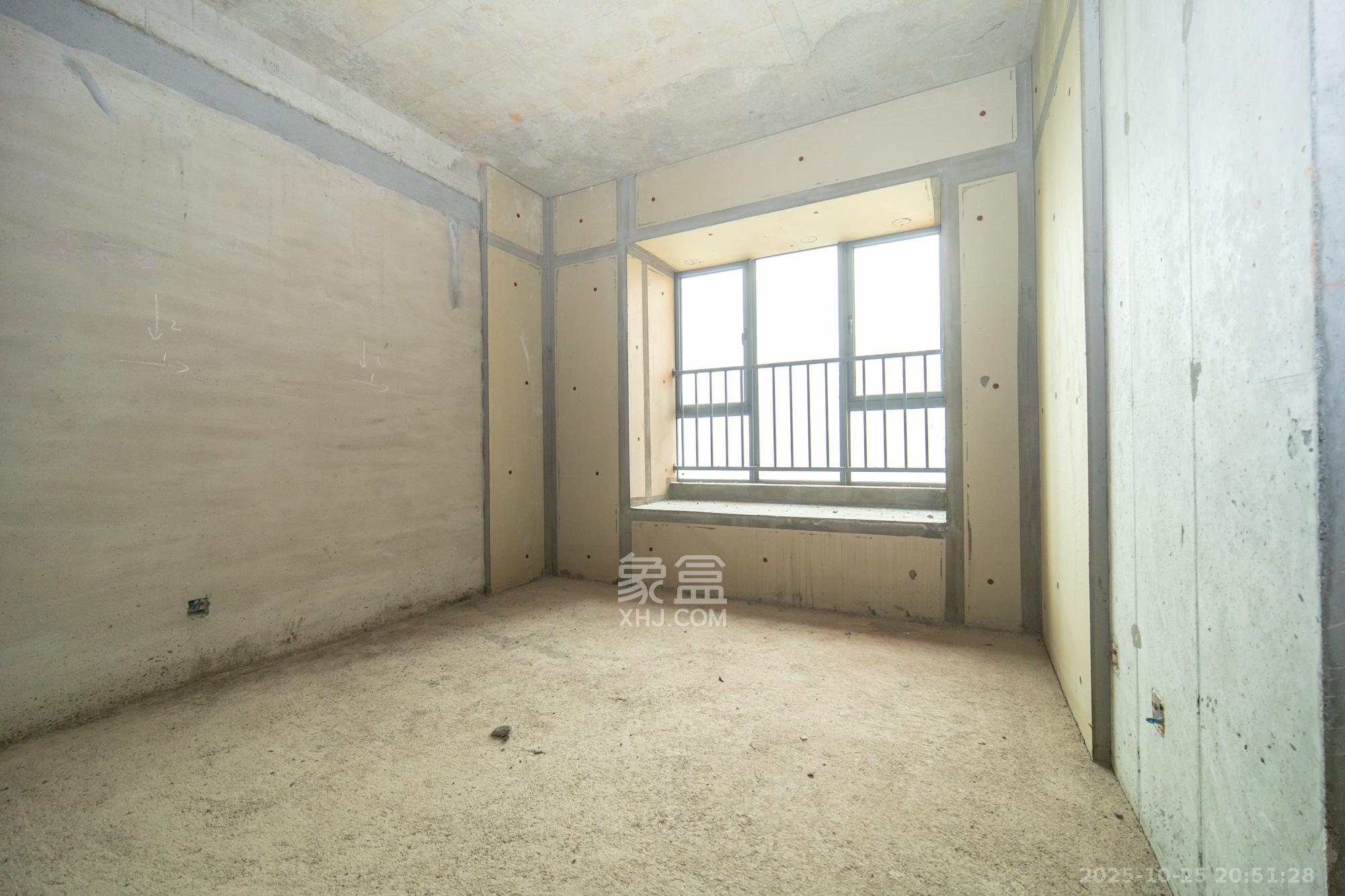 金色溪泉湾  4室2厅2卫    210.0万 金色溪泉湾  4室2厅2卫    210.0万卧室